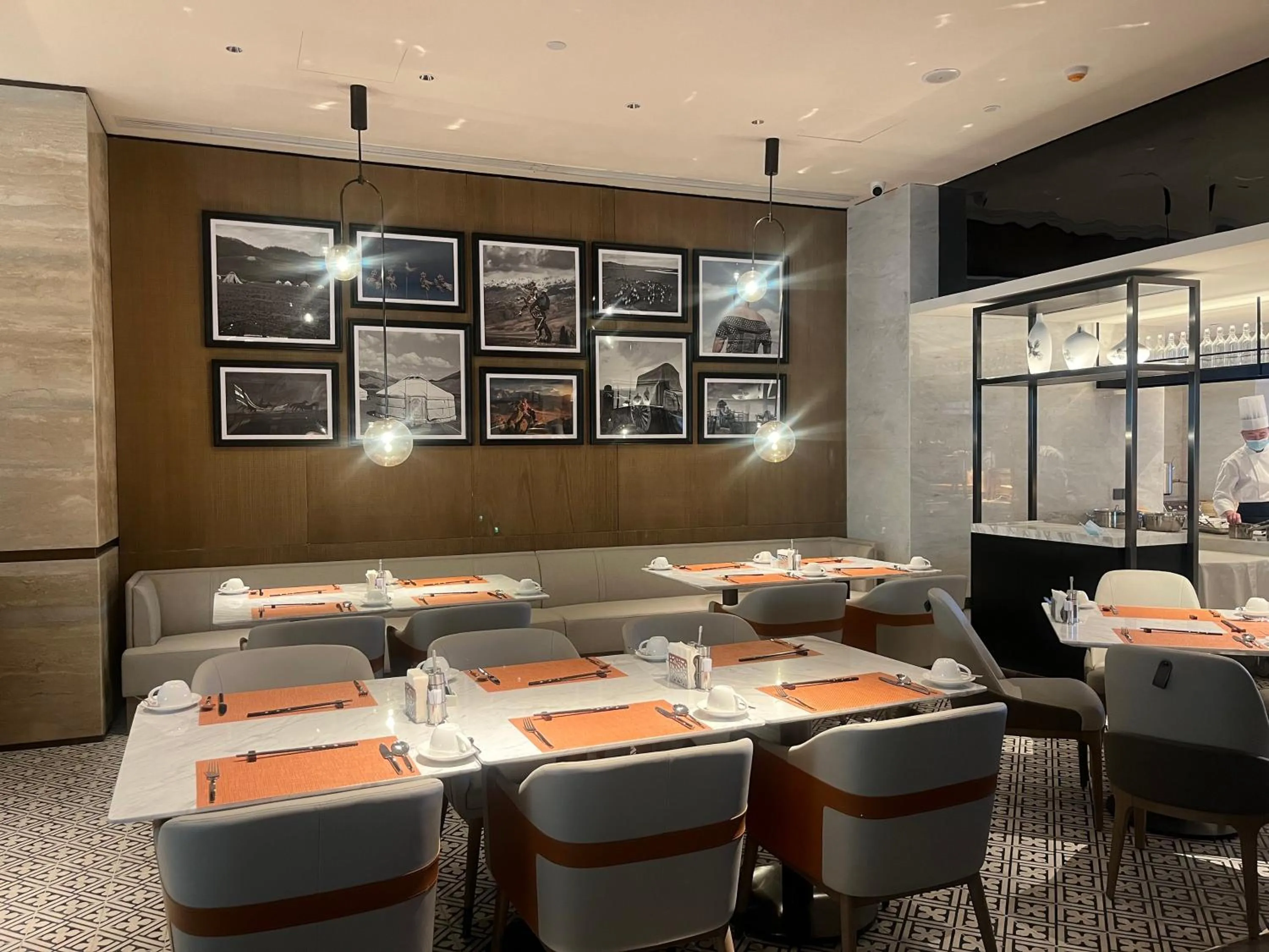 Restaurant/places to eat in Crowne Plaza Hohhot City Center