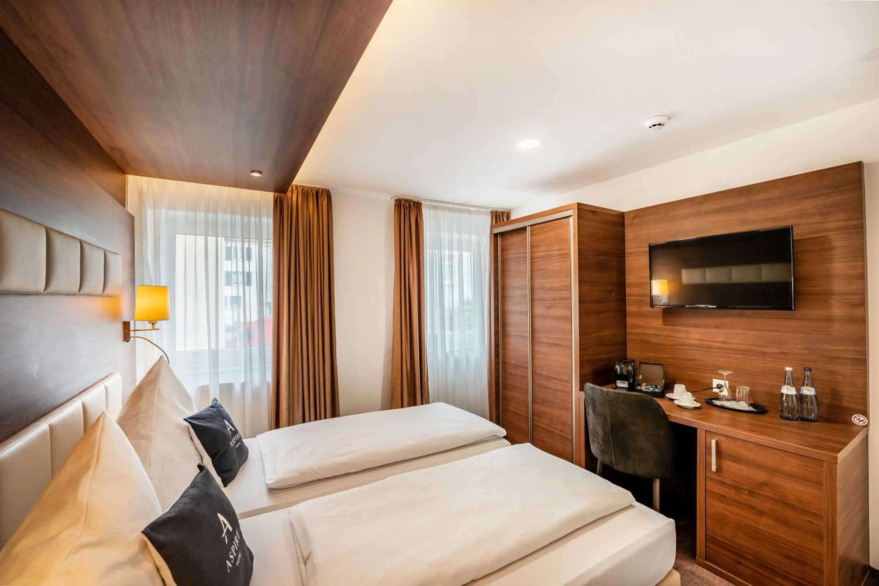 Bedroom, Bed in Stadthotel Reutlingen