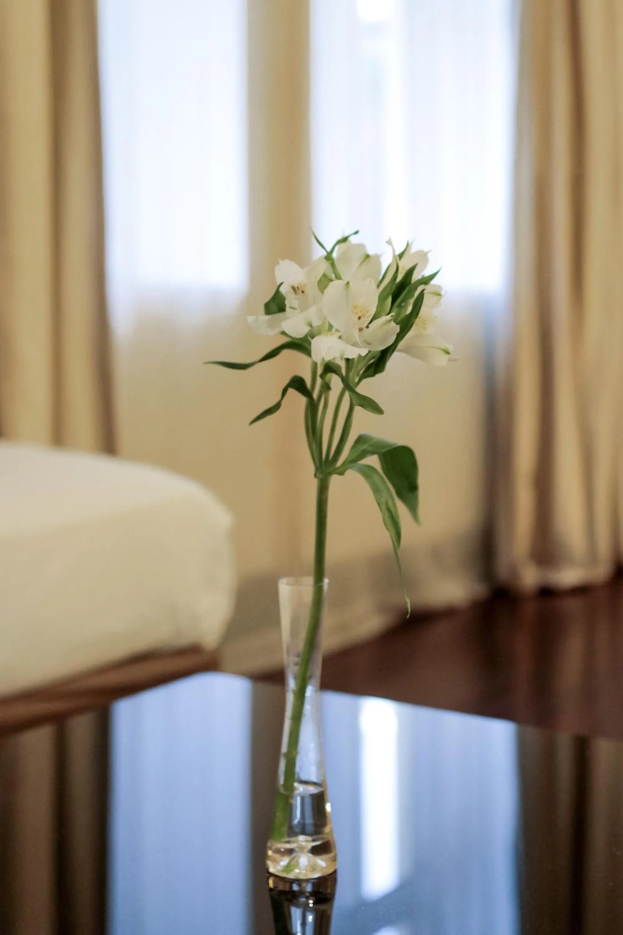 Photo of the whole room, Bed in Savoy Hotel