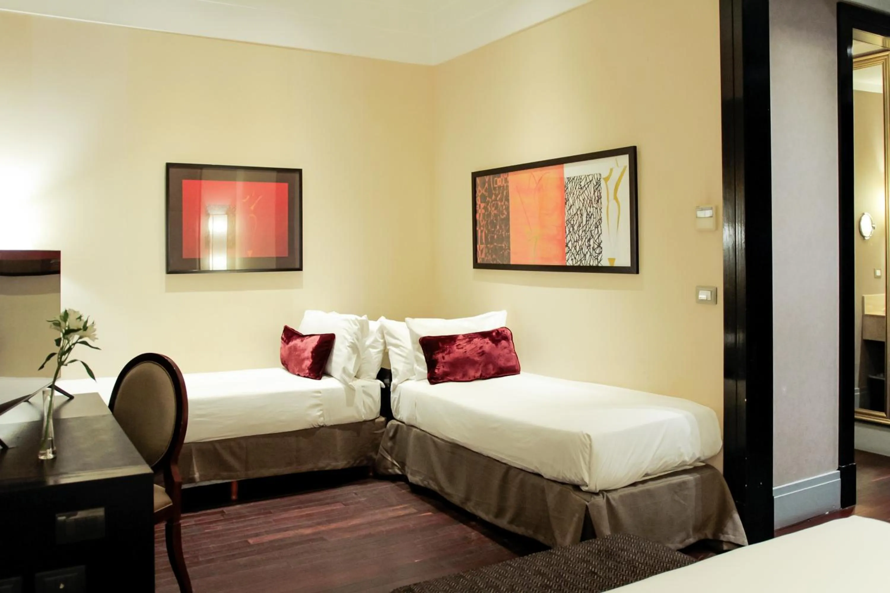 Bedroom, Bed in Savoy Hotel