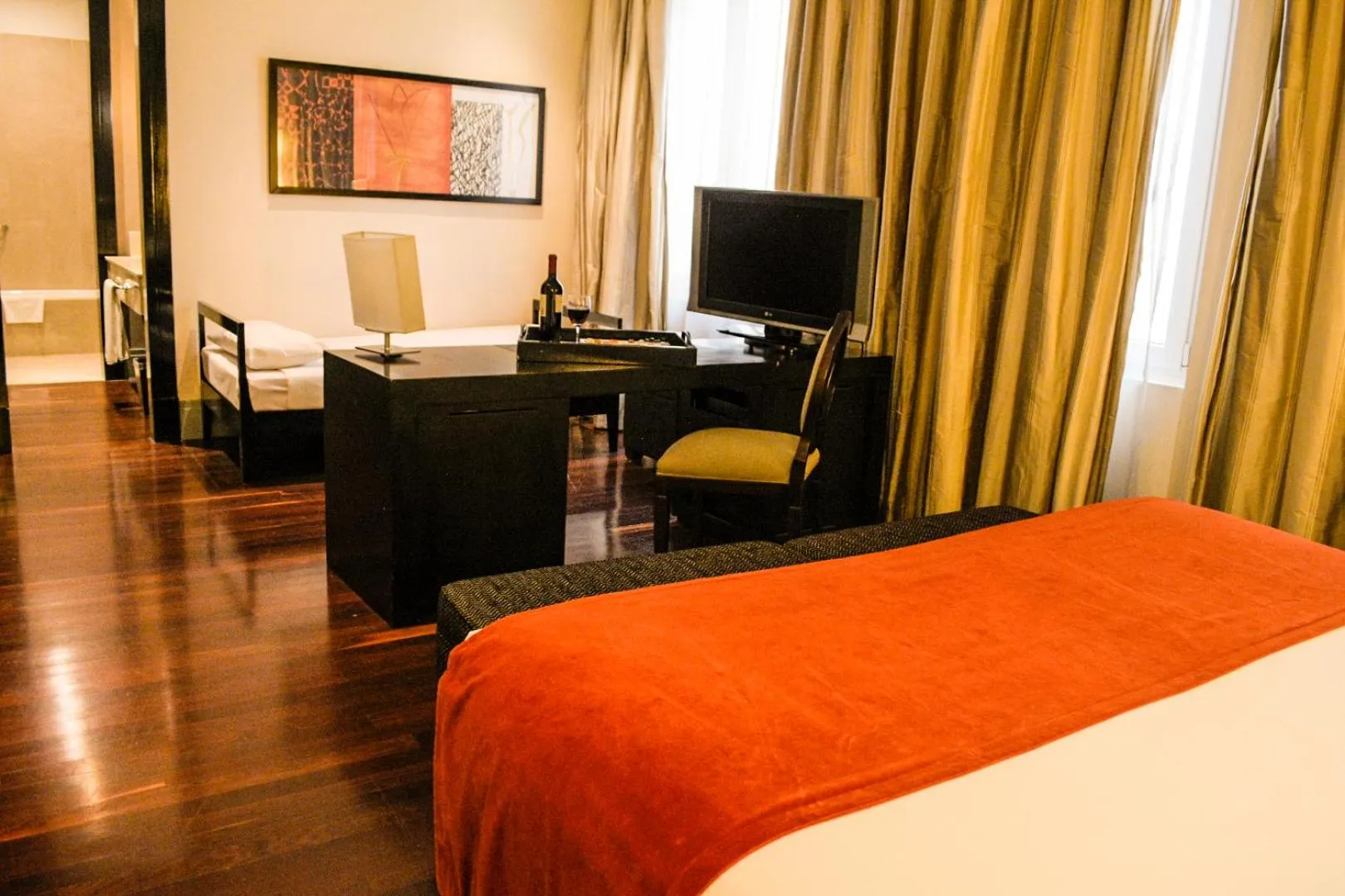 Bedroom, Bed in Savoy Hotel