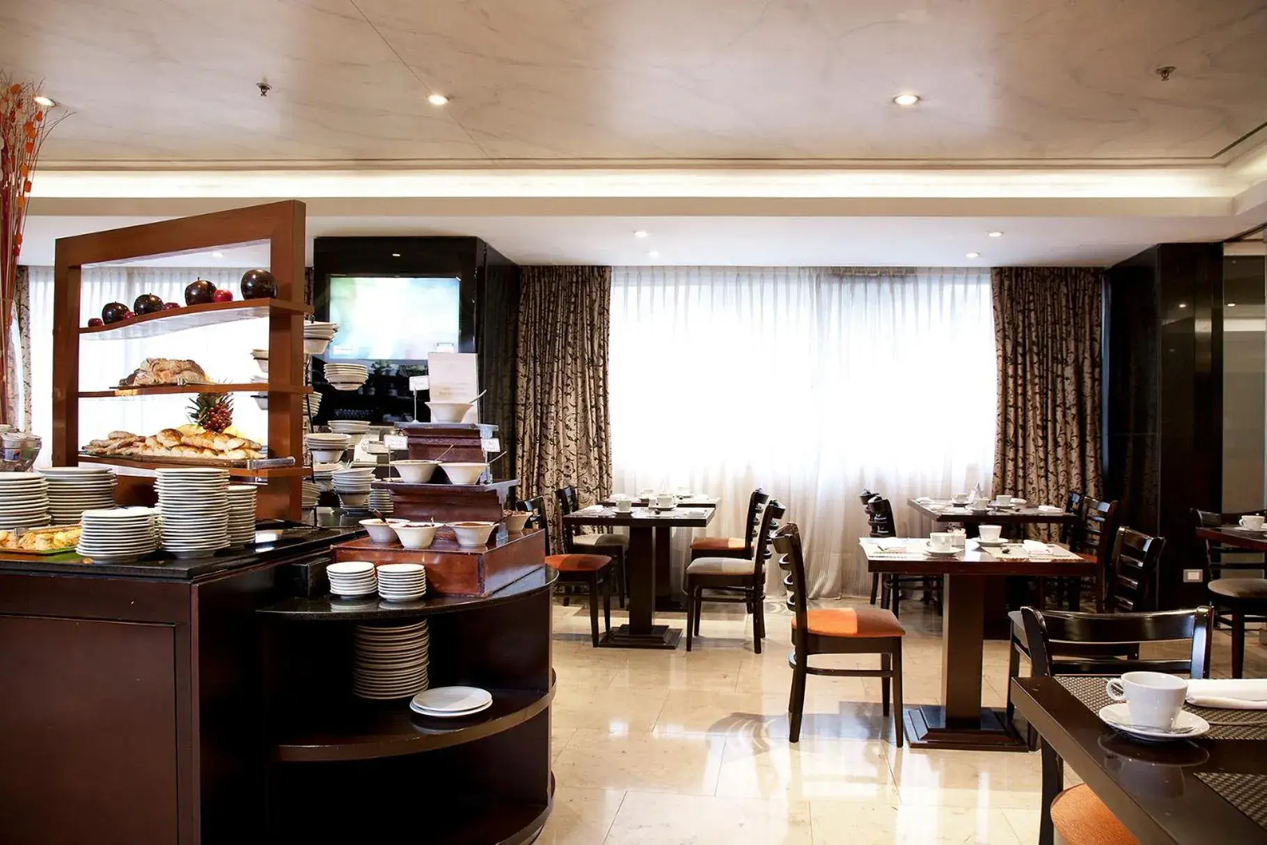 Food and drinks in Savoy Hotel Food and drinks in Savoy Hotel