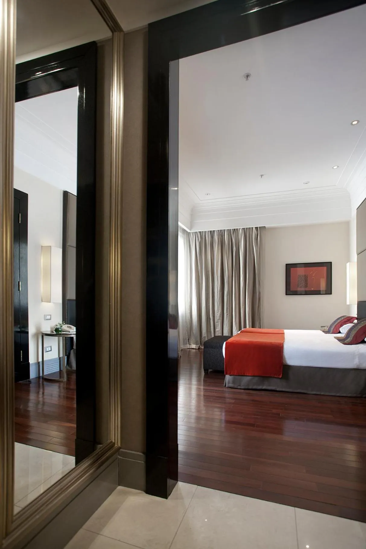 Bedroom, Bed in Savoy Hotel