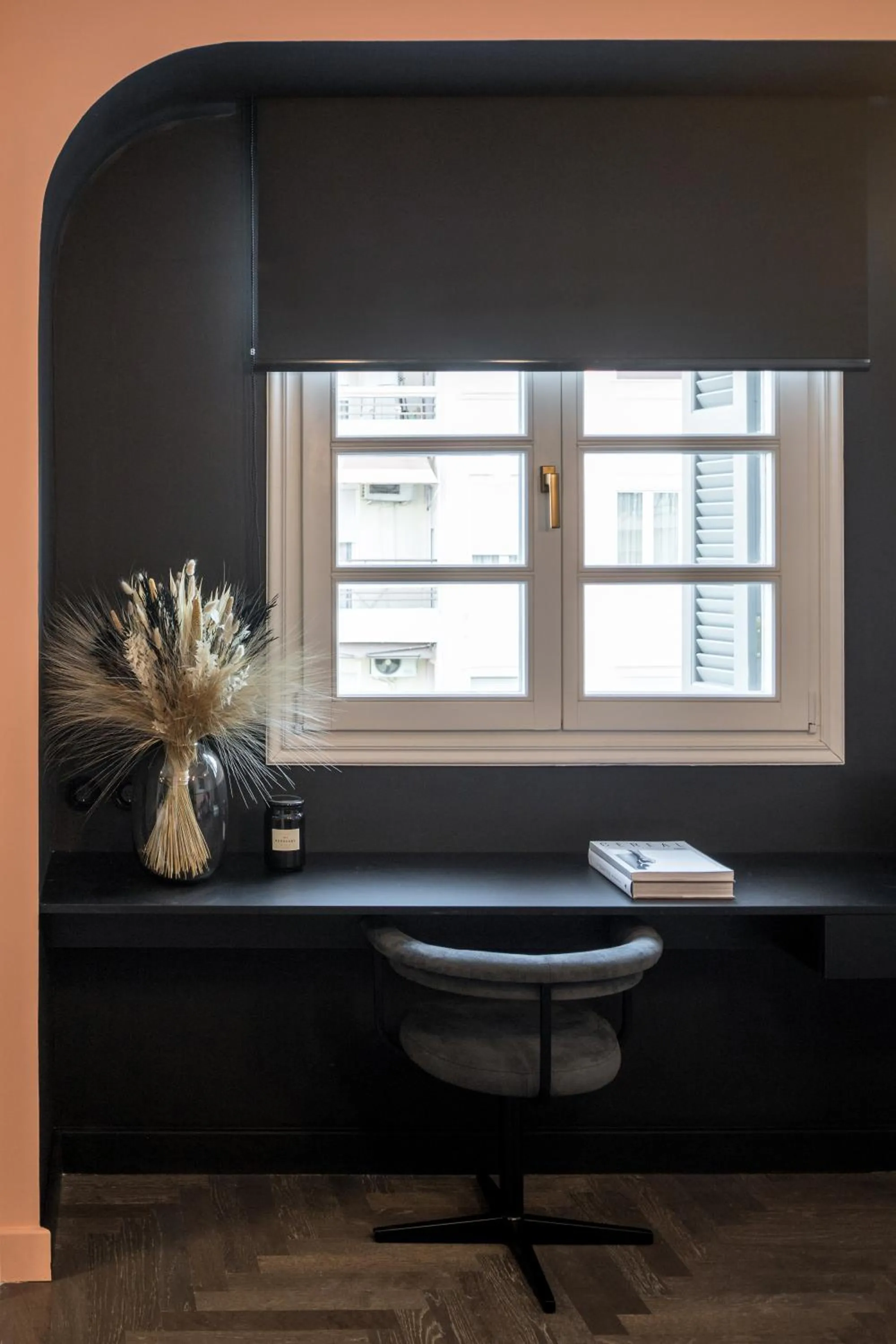 Business facilities in 72 AD Suites