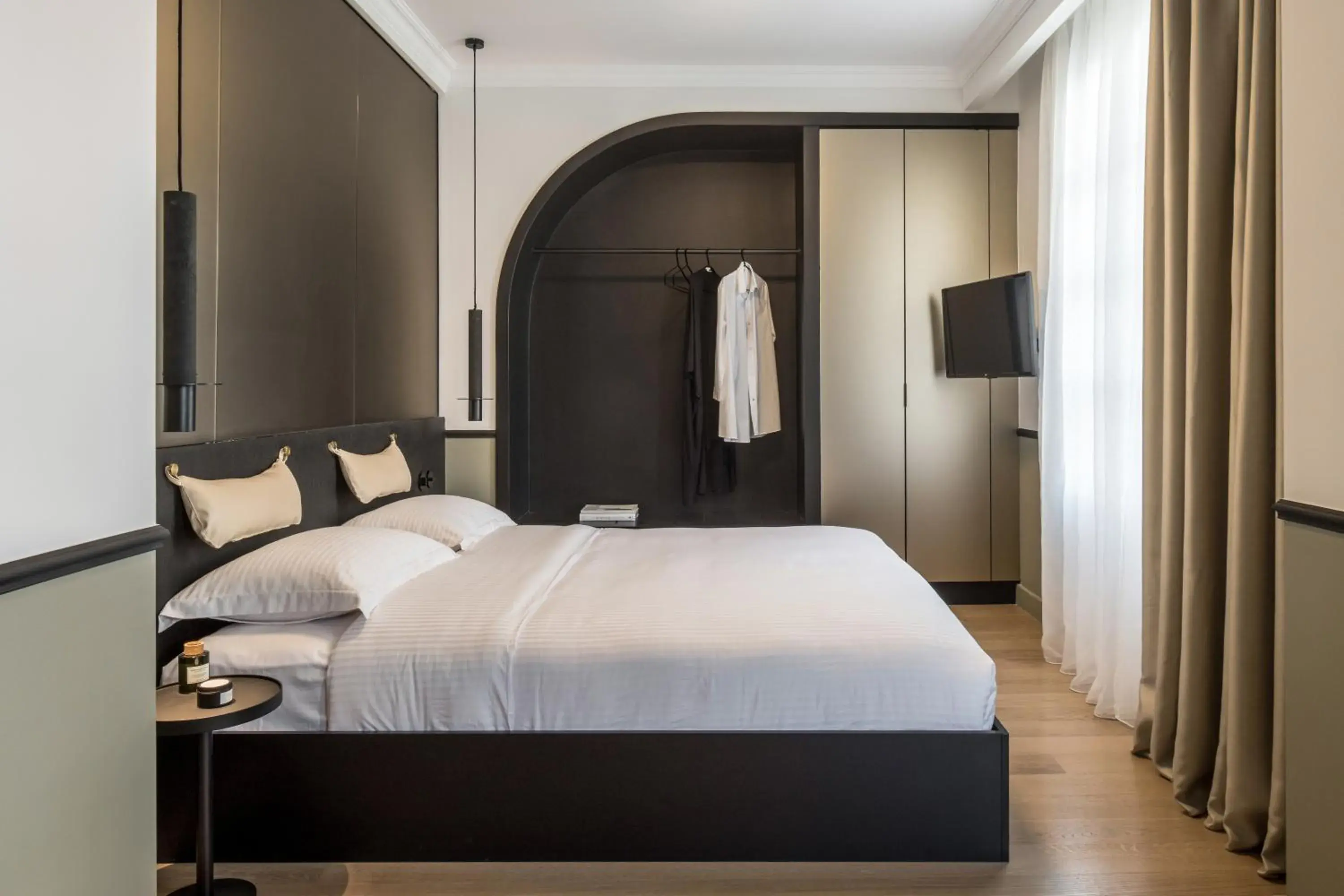 Bed in 72 AD Suites Bed in 72 AD Suites