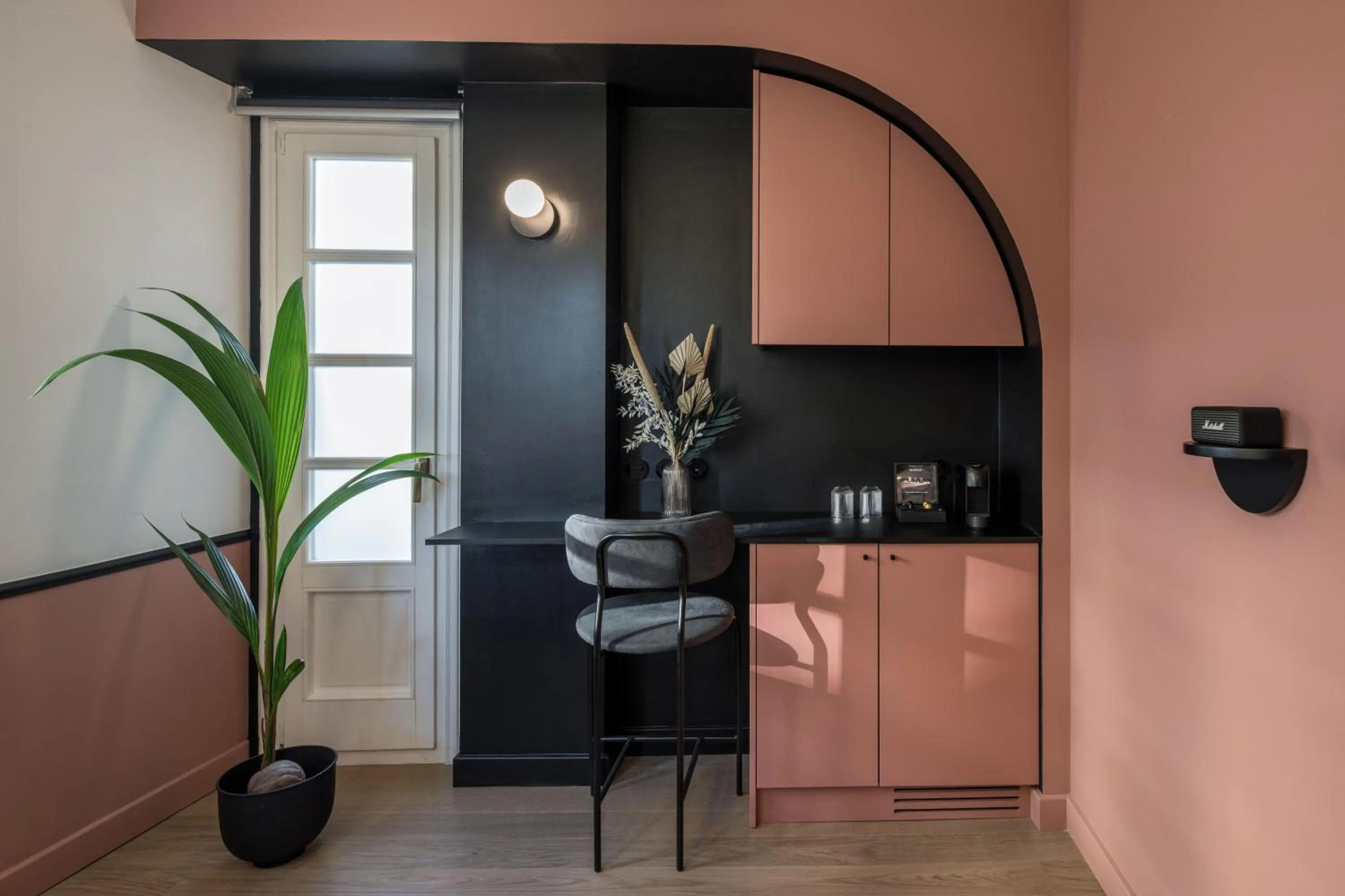 Kitchen or kitchenette in 72 AD Suites