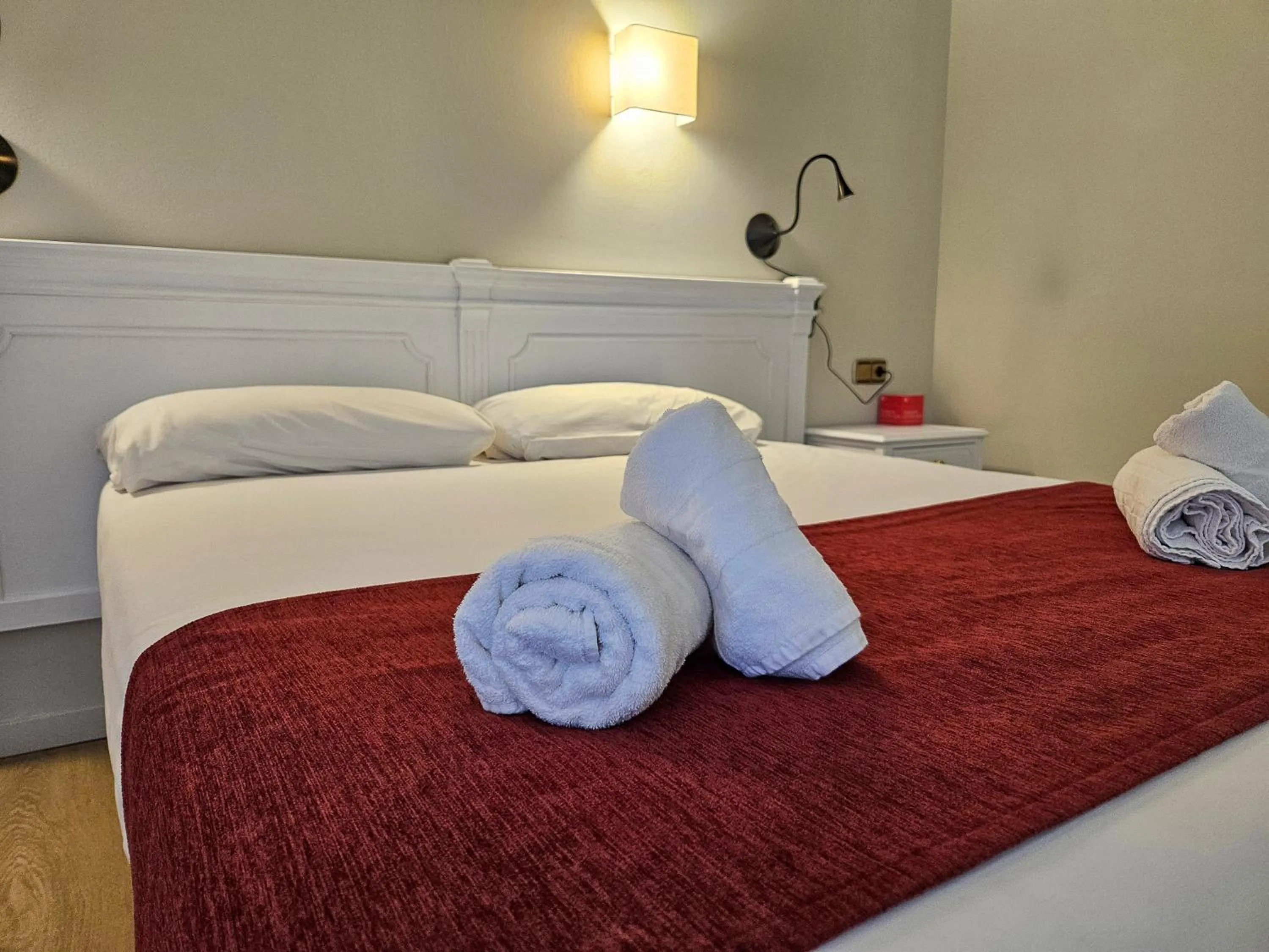 Bedroom, Bed in Hotel Pere D'Urg 3000