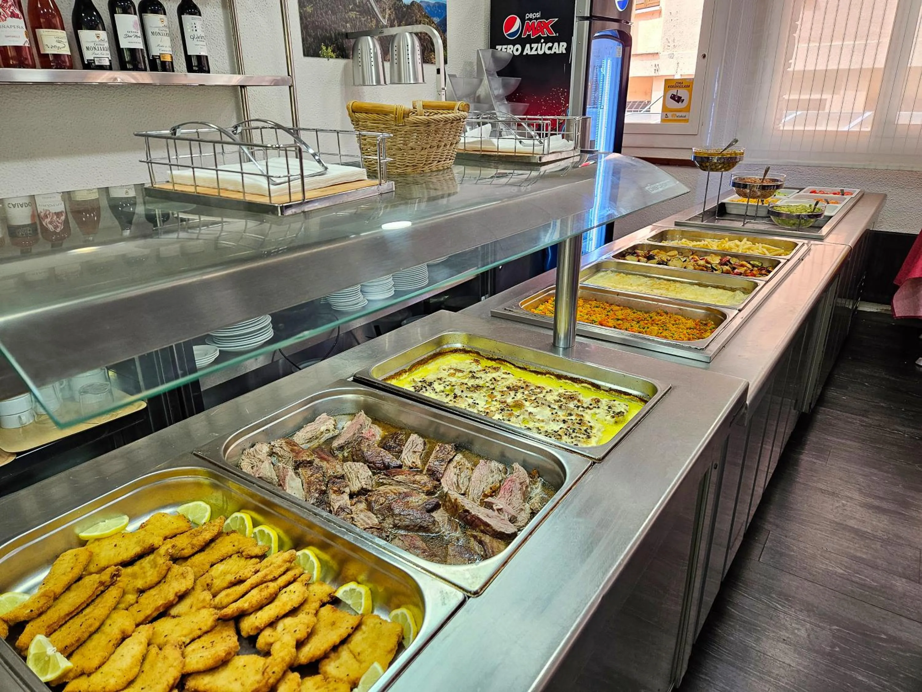 Restaurant/places to eat in Hotel Pere D'Urg 3000