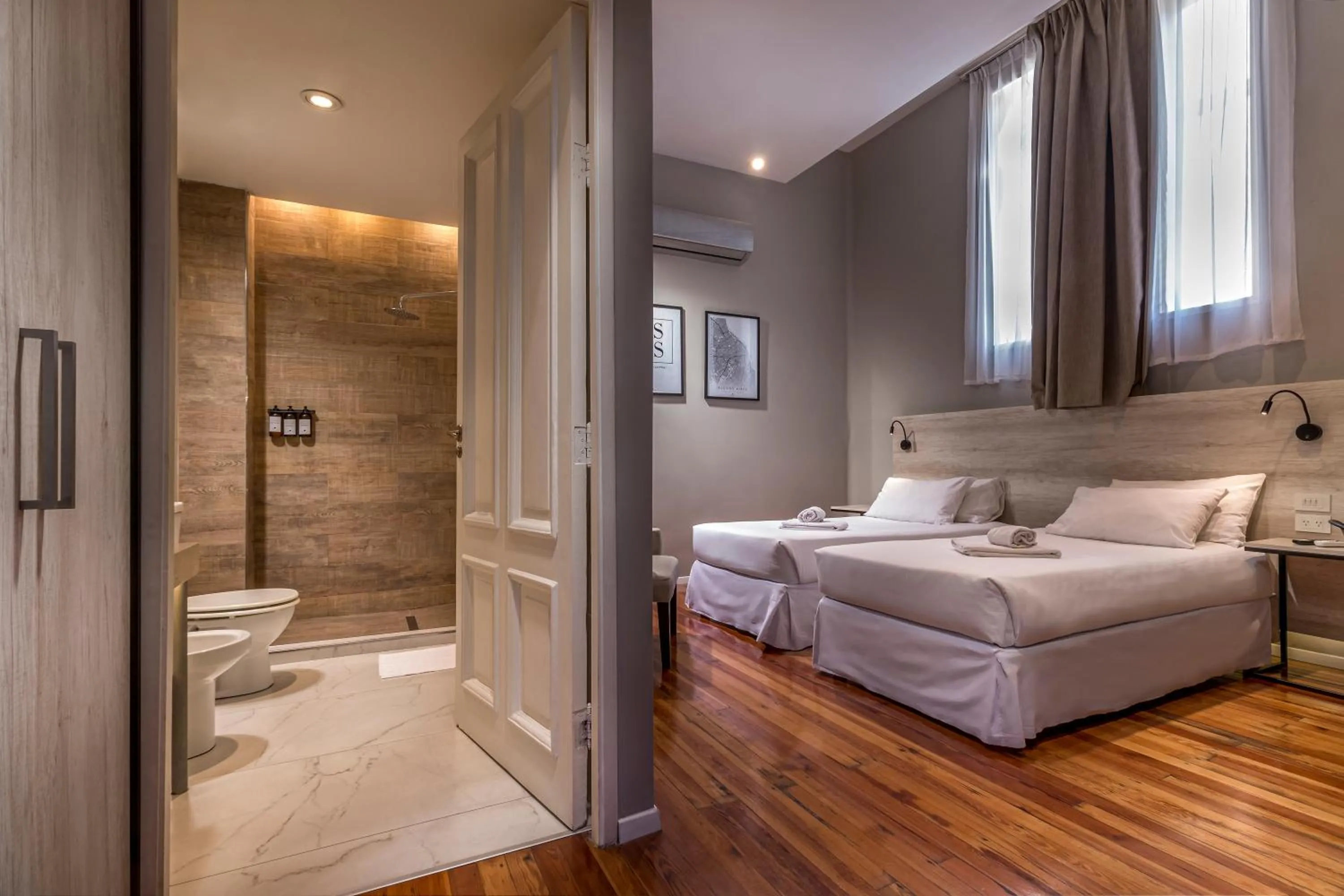 Bedroom, Bed in Up Tribeca