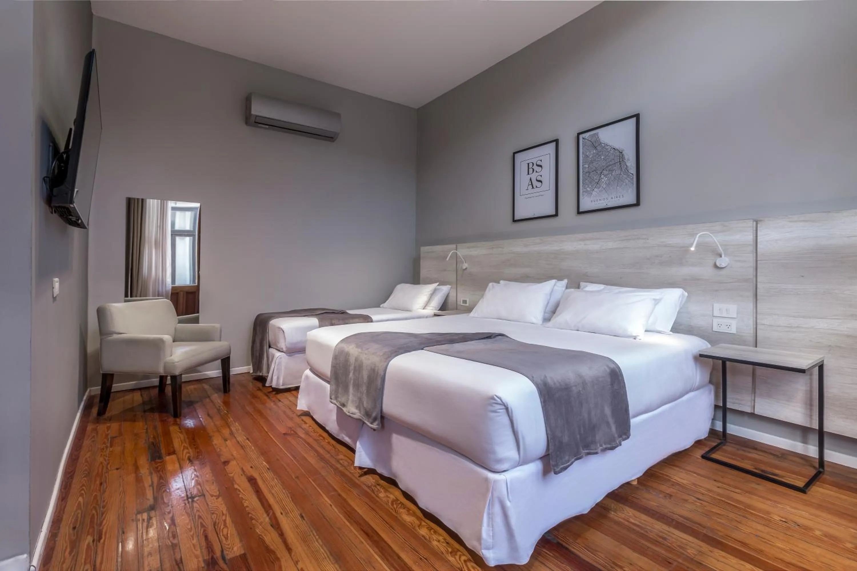 Bedroom, Bed in Up Tribeca