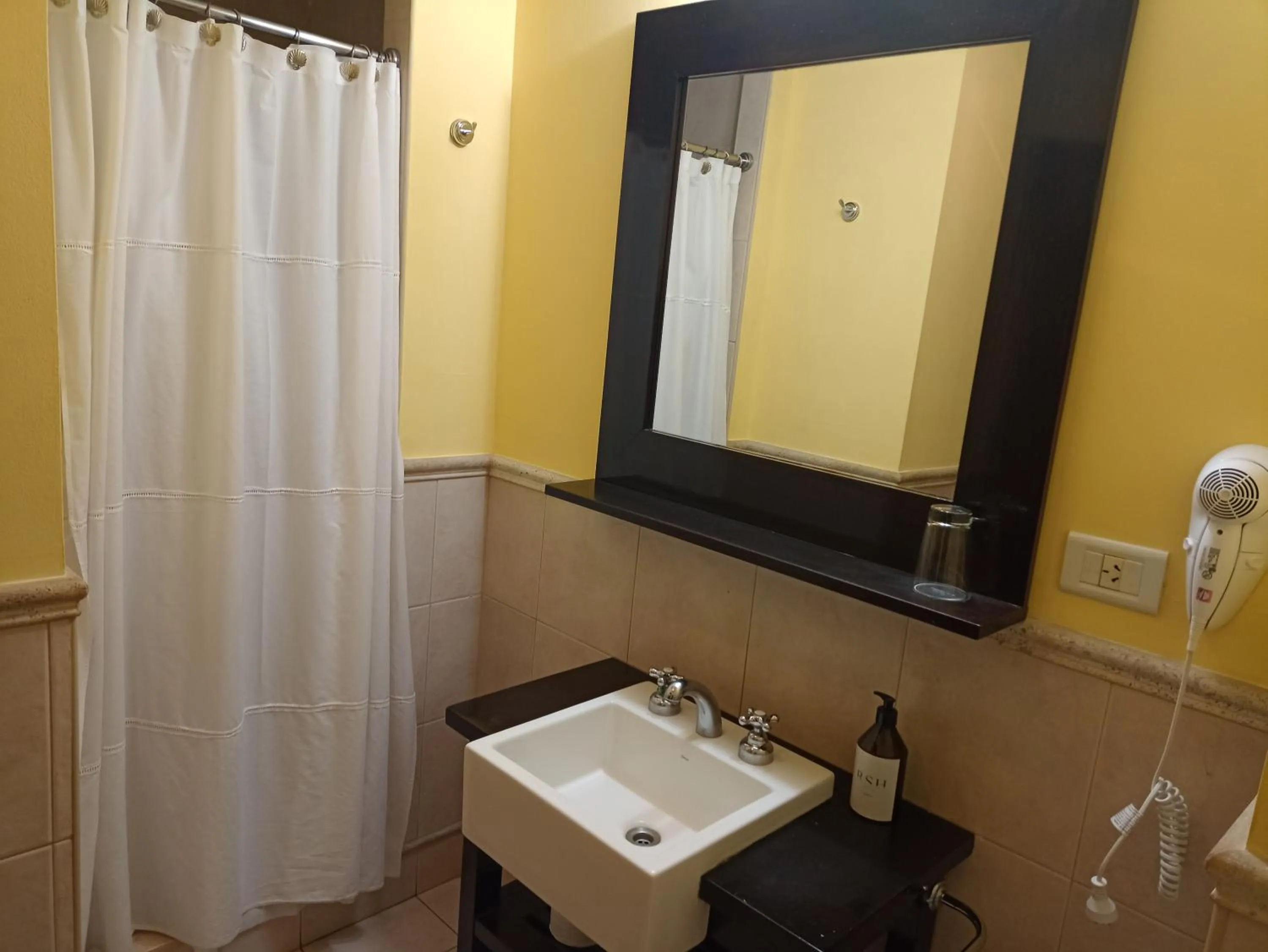 Bathroom in Ribera Sur Hotel