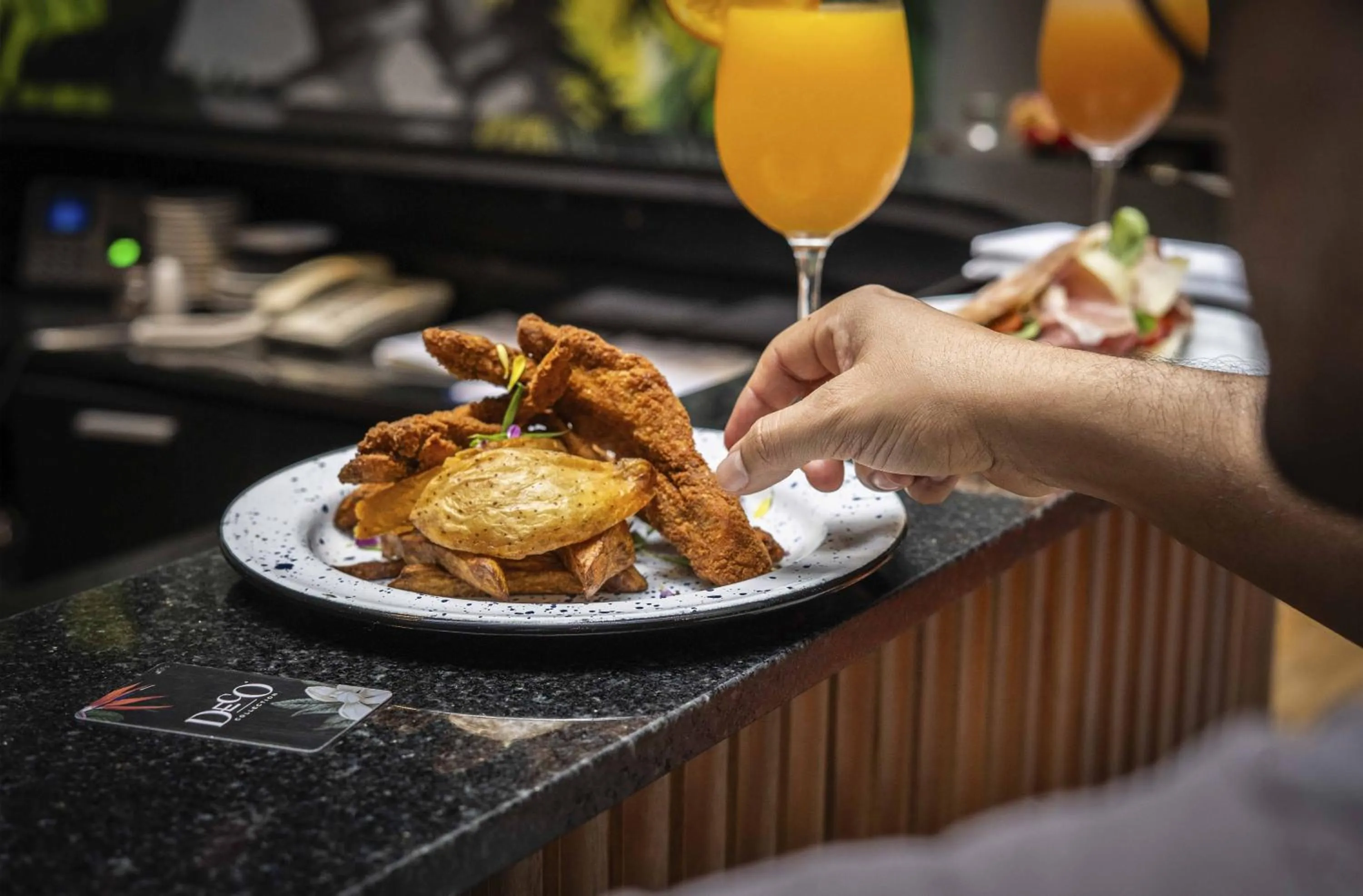 Dinner in Deco Collection