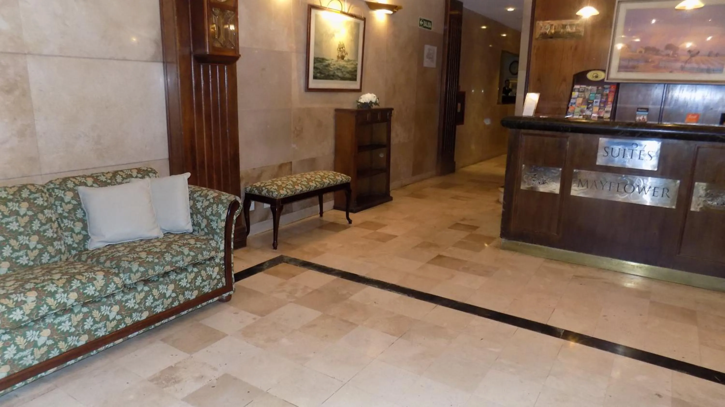 Lobby or reception in Mayflower Suites