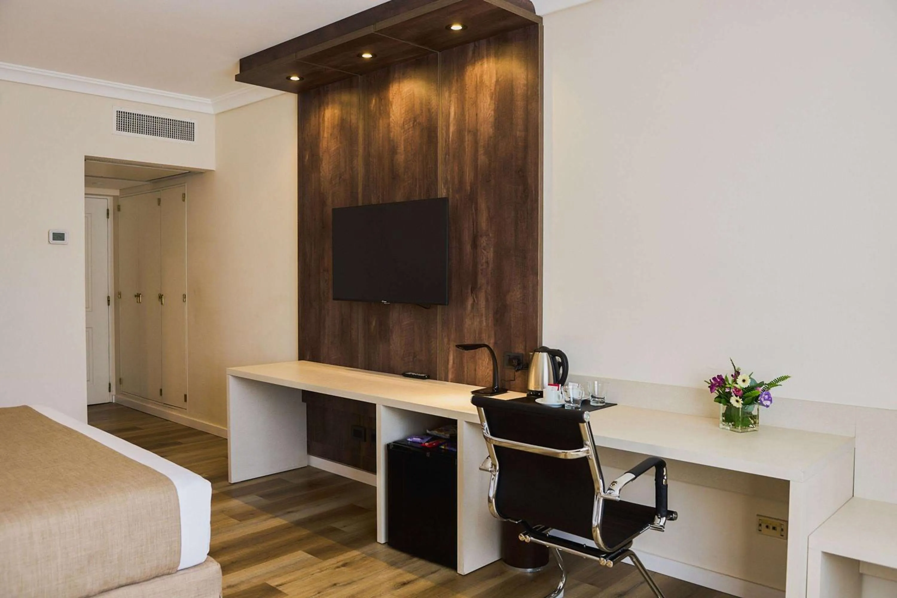 Restaurant/places to eat, Bed in Dazzler by Wyndham Buenos Aires San Martin