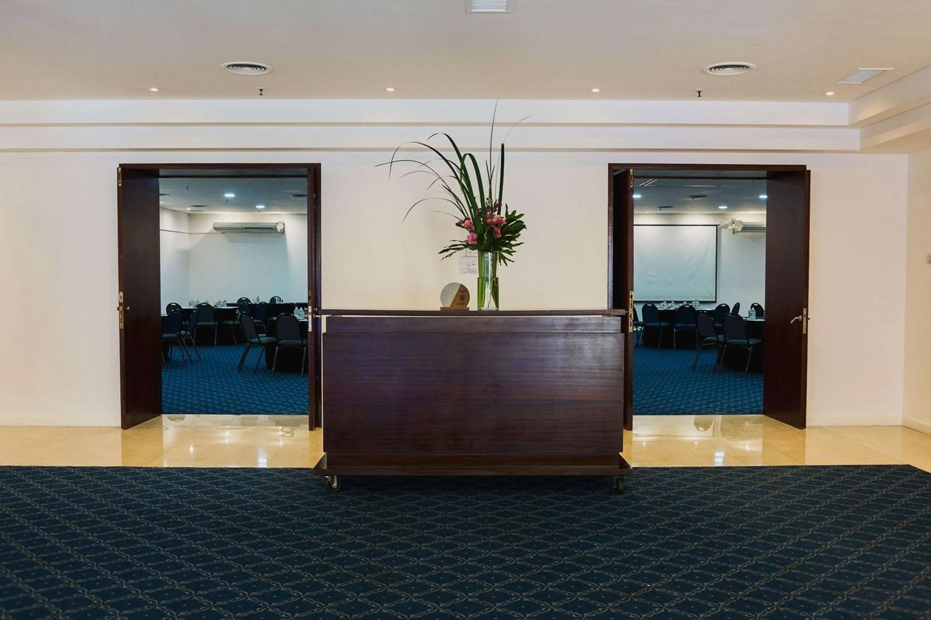 Meeting/conference room in Dazzler by Wyndham Buenos Aires San Martin