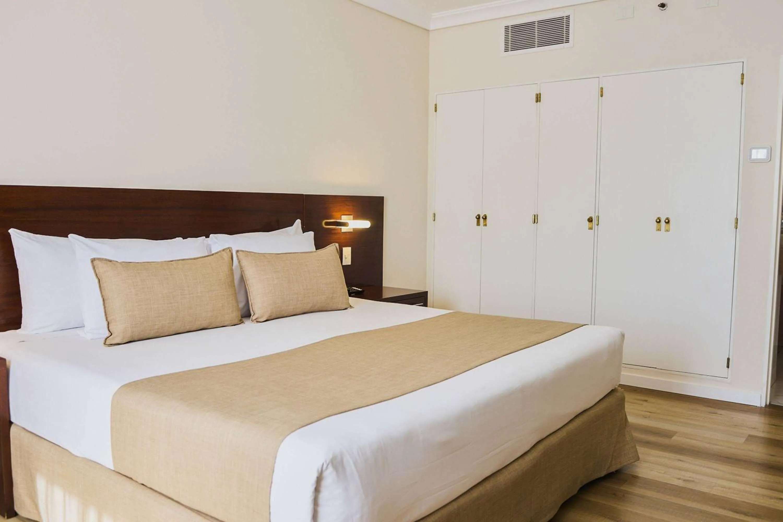 Bed in Dazzler by Wyndham Buenos Aires San Martin