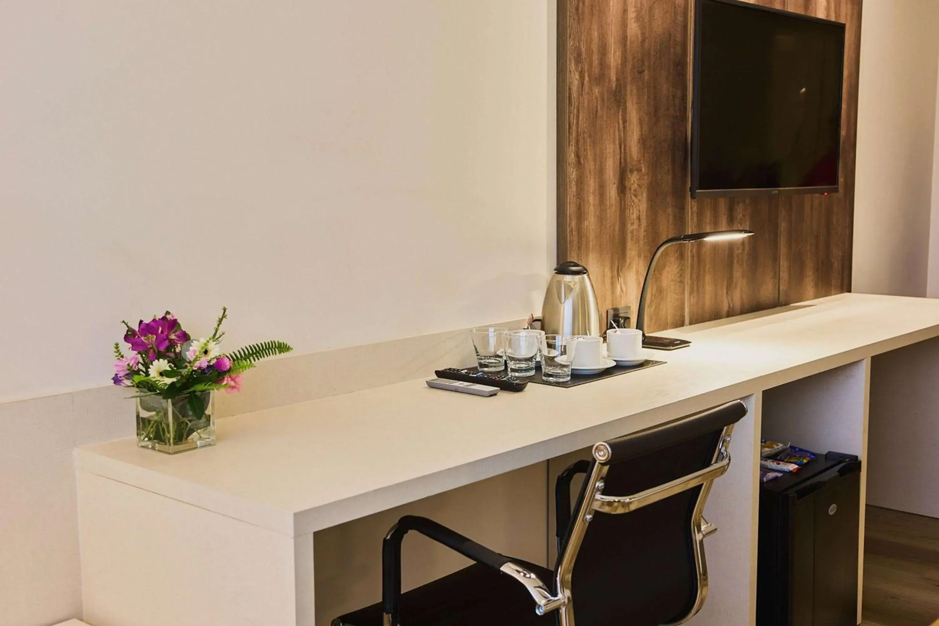 TV and multimedia in Dazzler by Wyndham Buenos Aires San Martin TV and multimedia in Dazzler by Wyndham Buenos Aires San Martin