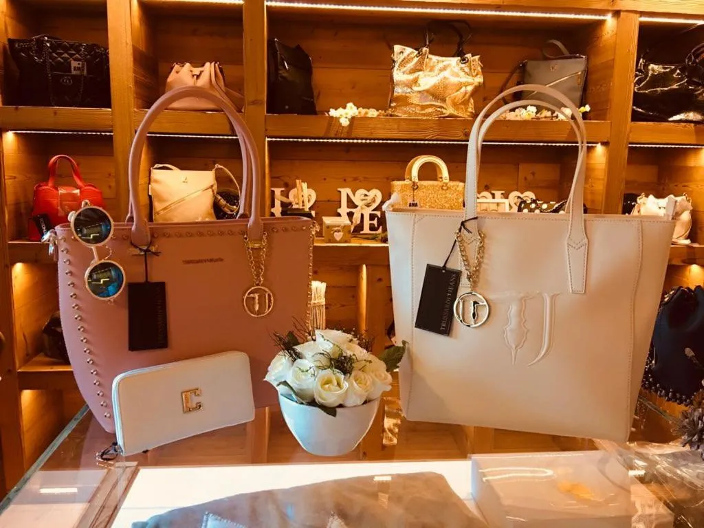 On-site shops in Bijoux Des Alpes - Mont Blanc Village