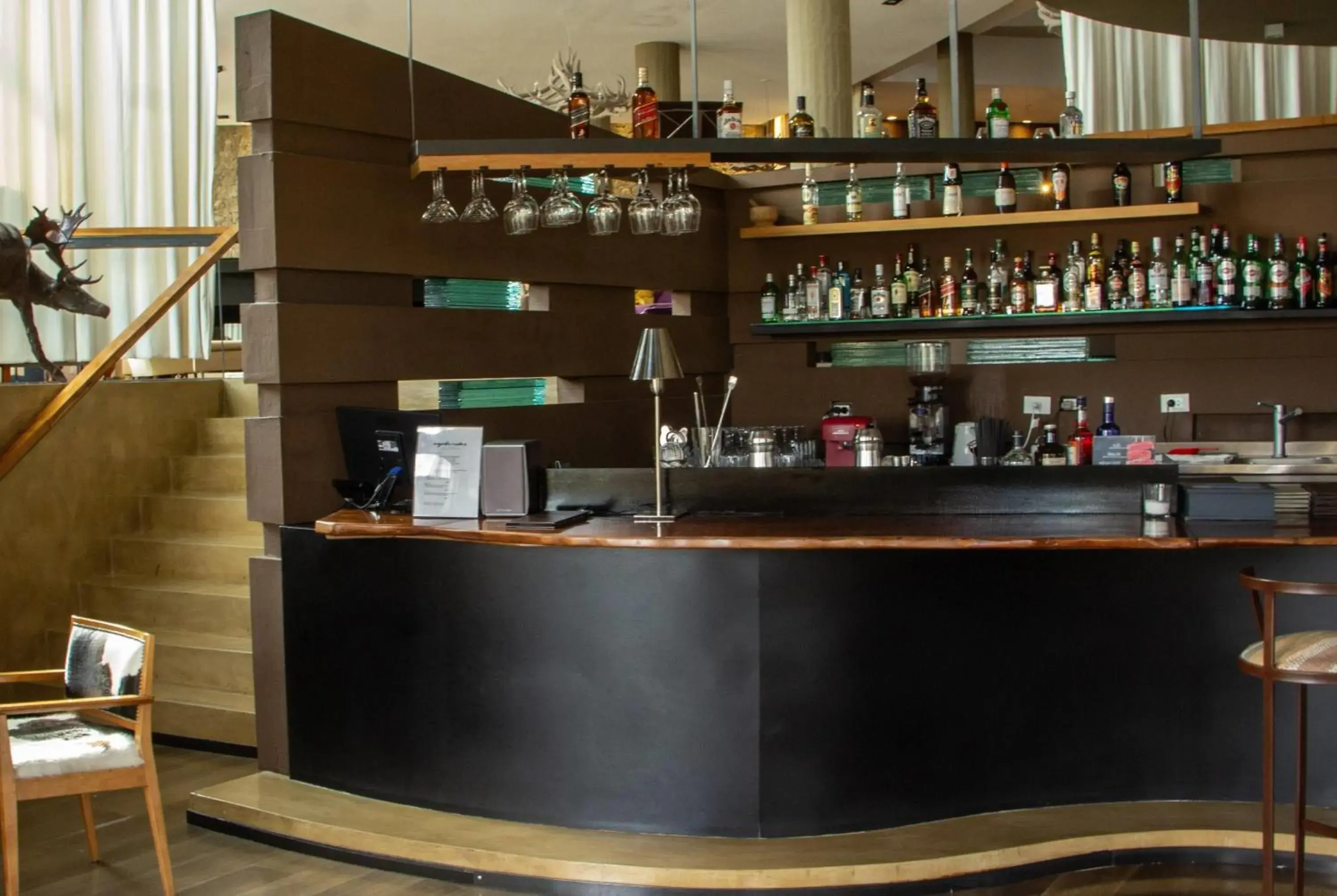 Lounge or bar in Esplendor by Wyndham El Calafate Lounge or bar in Esplendor by Wyndham El Calafate