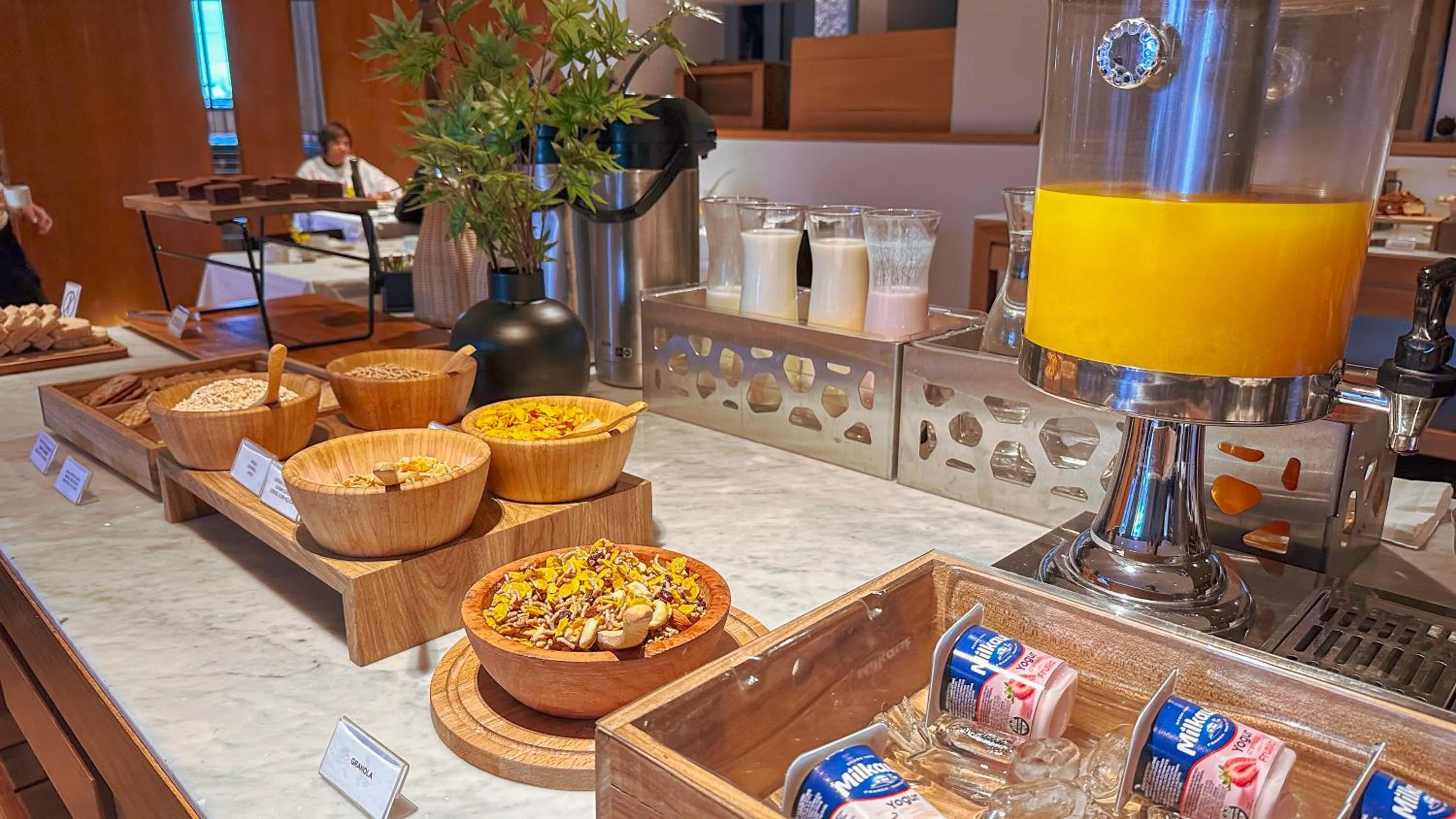 Buffet breakfast in Esplendor by Wyndham El Calafate