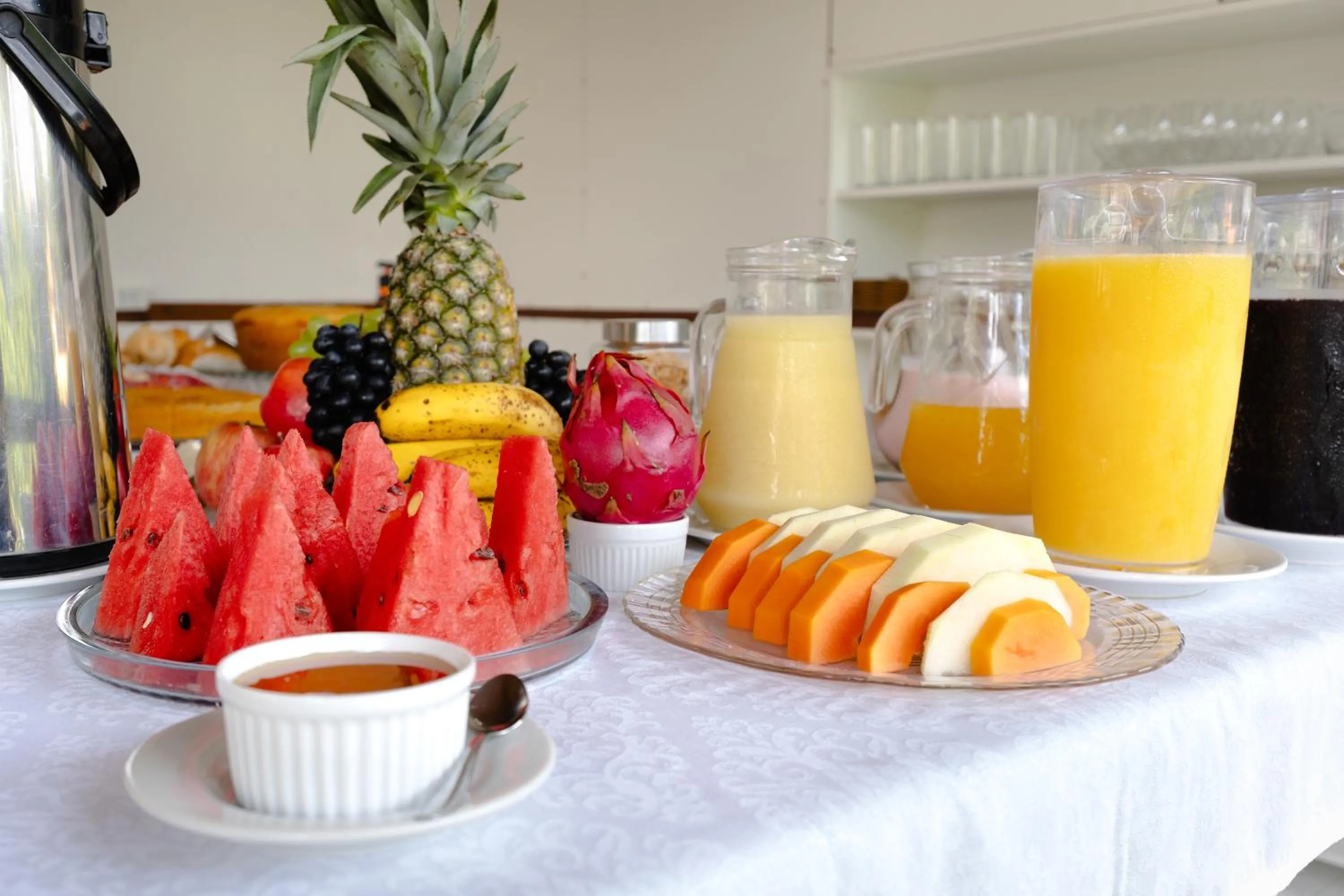 Food and drinks in VELINN Pousada Flores do Capivari