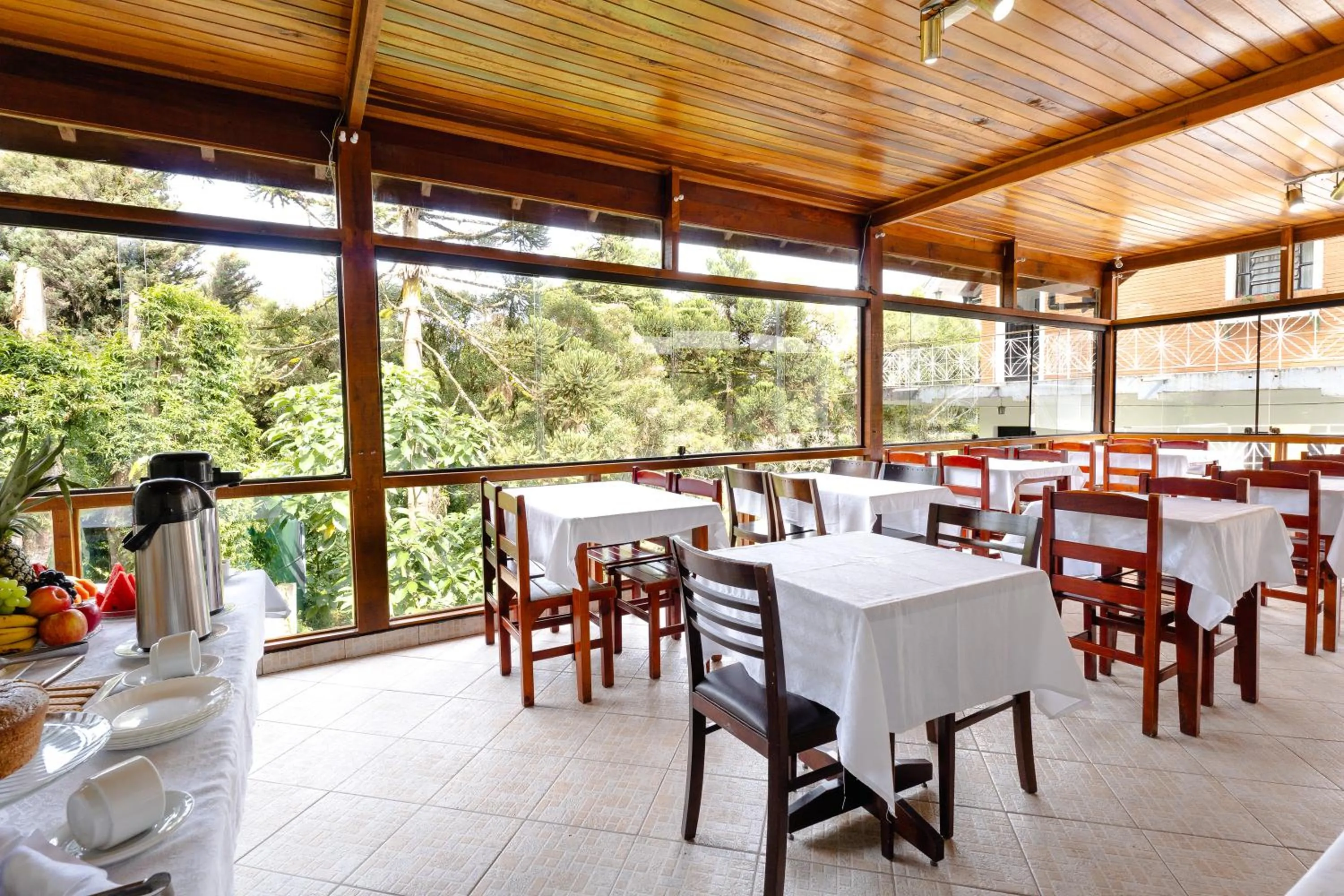 Restaurant/places to eat in VELINN Pousada Flores do Capivari