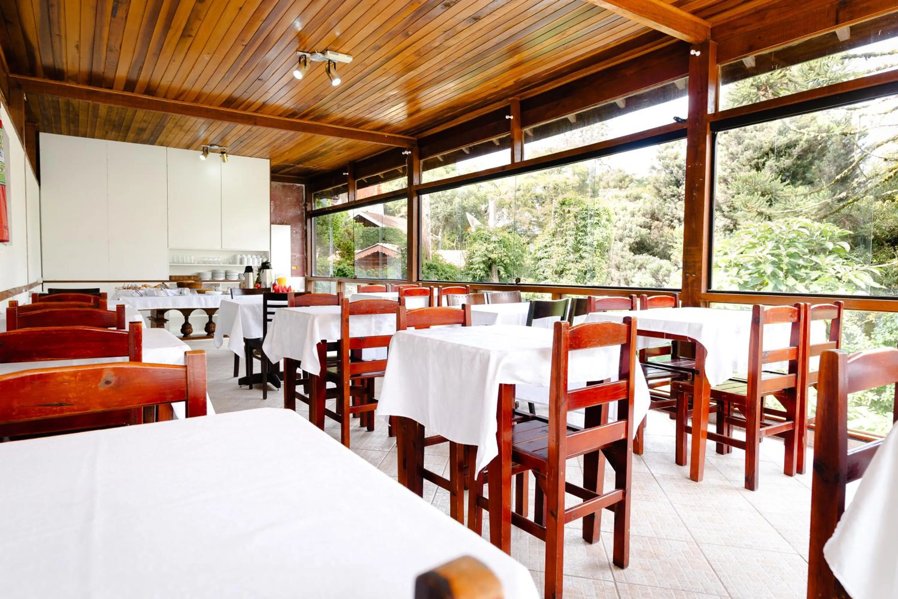 Restaurant/places to eat in VELINN Pousada Flores do Capivari