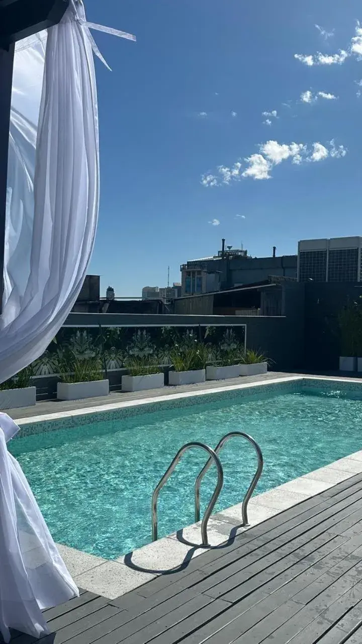 Swimming pool in Broadway Hotel & Suites Swimming pool in Broadway Hotel & Suites