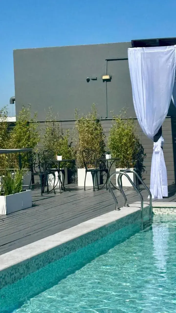 Swimming pool in Broadway Hotel & Suites Swimming pool in Broadway Hotel & Suites