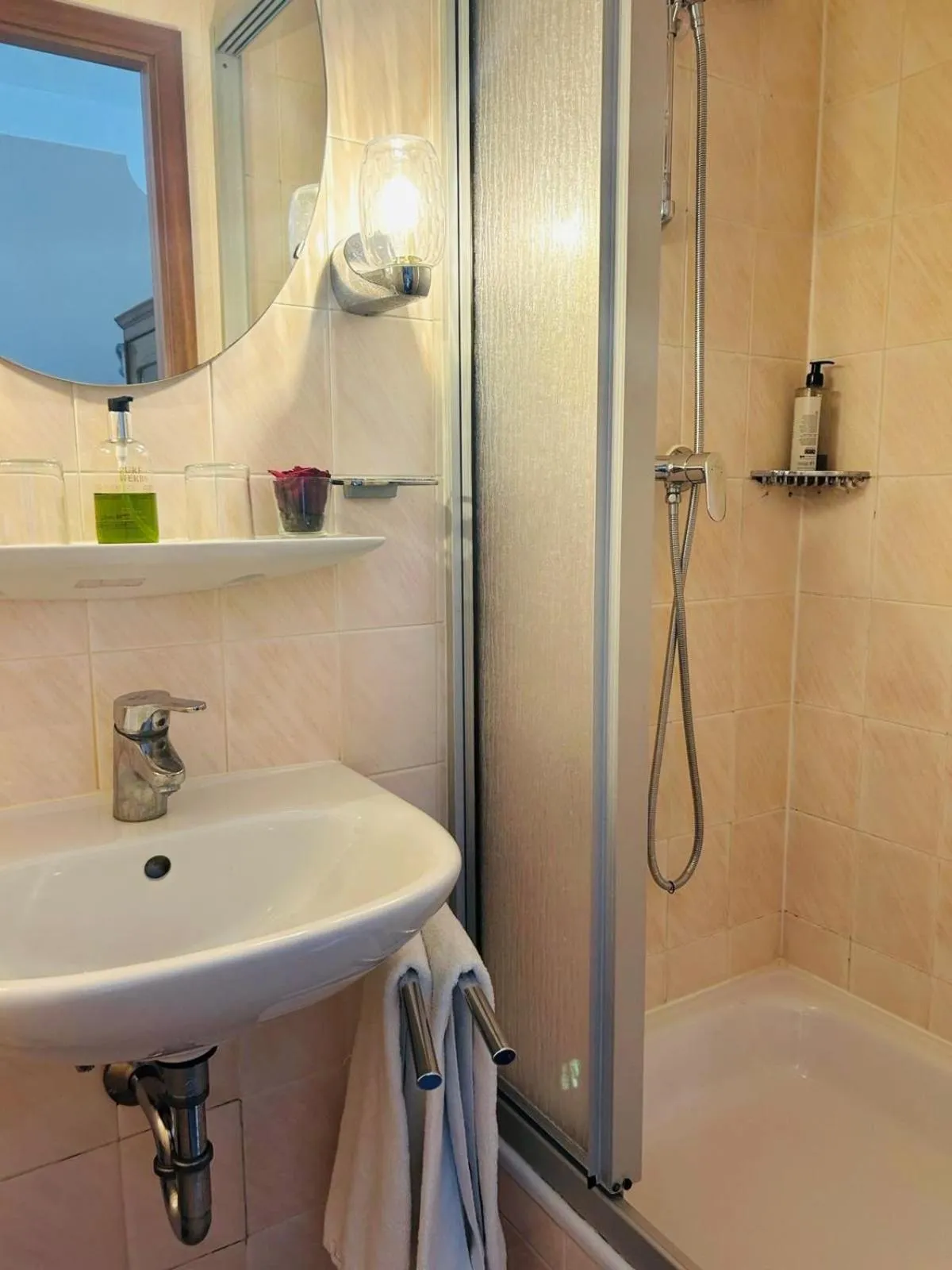 Shower in Hotel Wendelstein