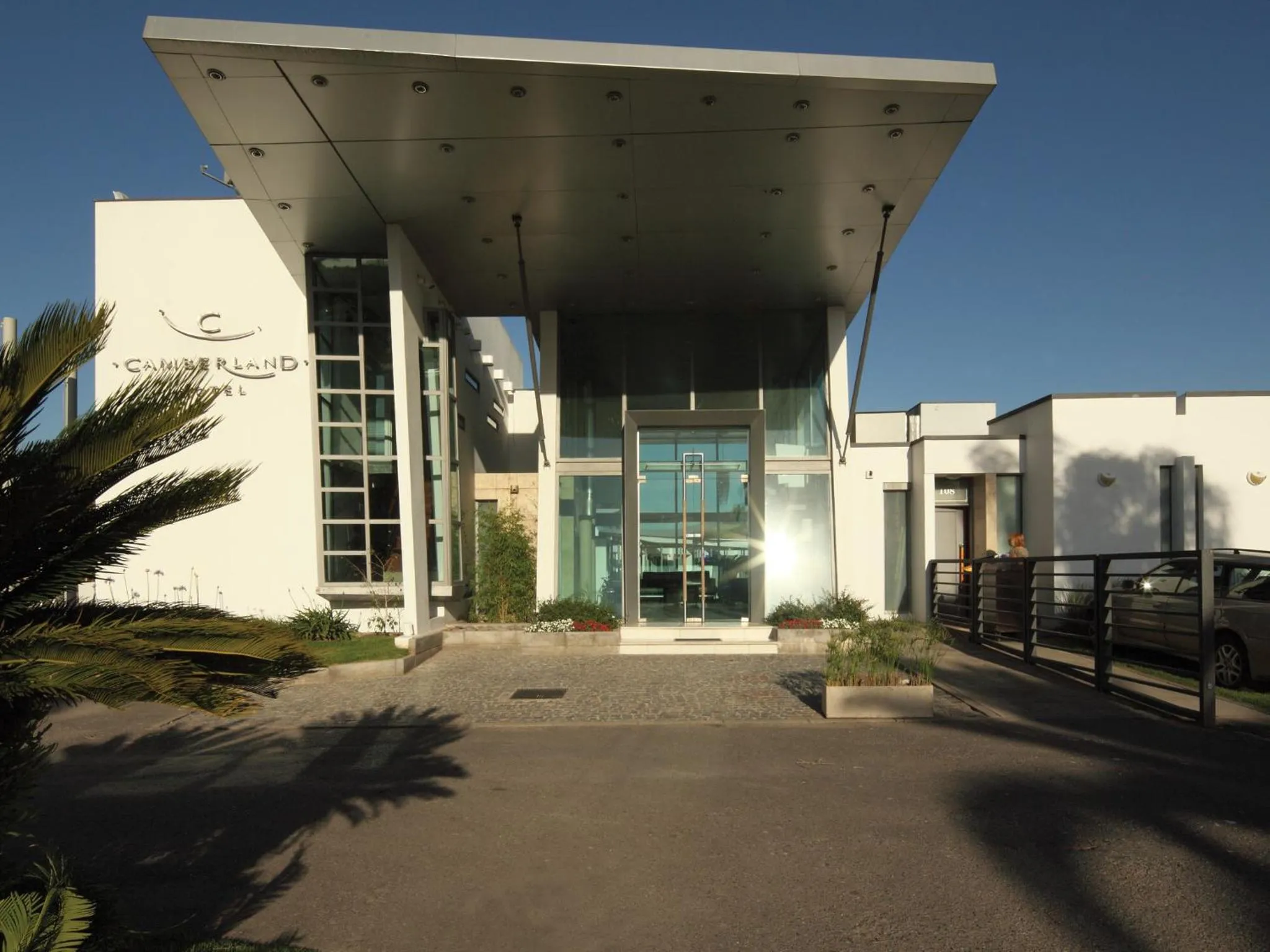 Facade/entrance in Hotel Camberland