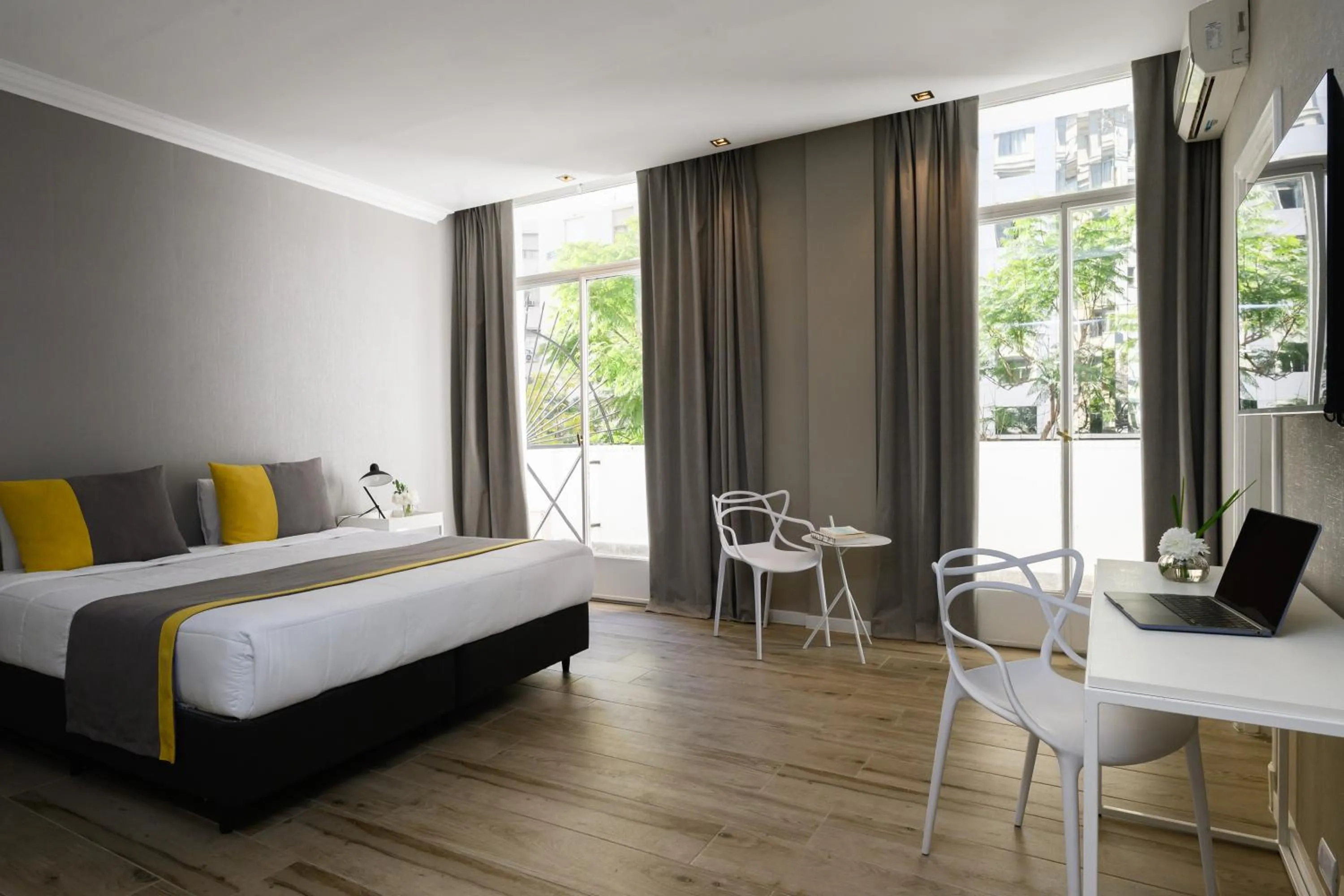 Bed in Midtown Boutique Hotel