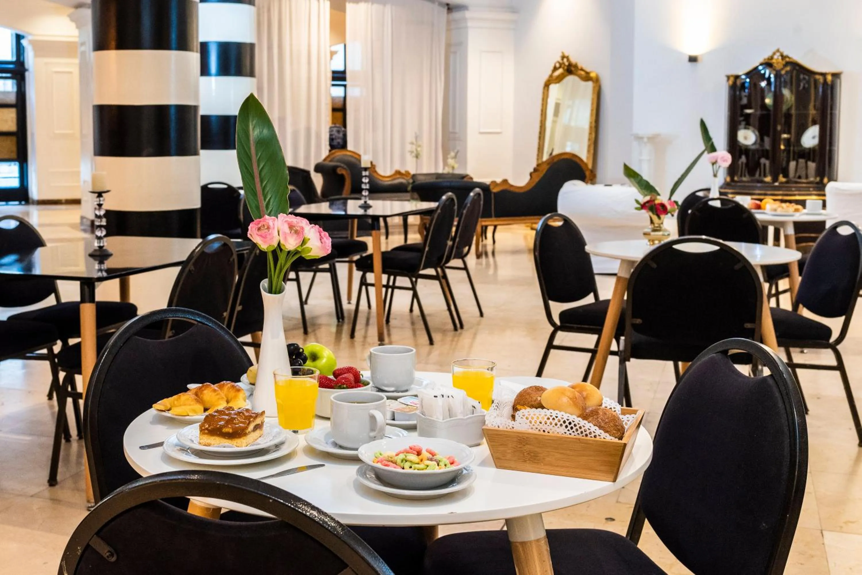 Restaurant/places to eat in Unique Executive Central