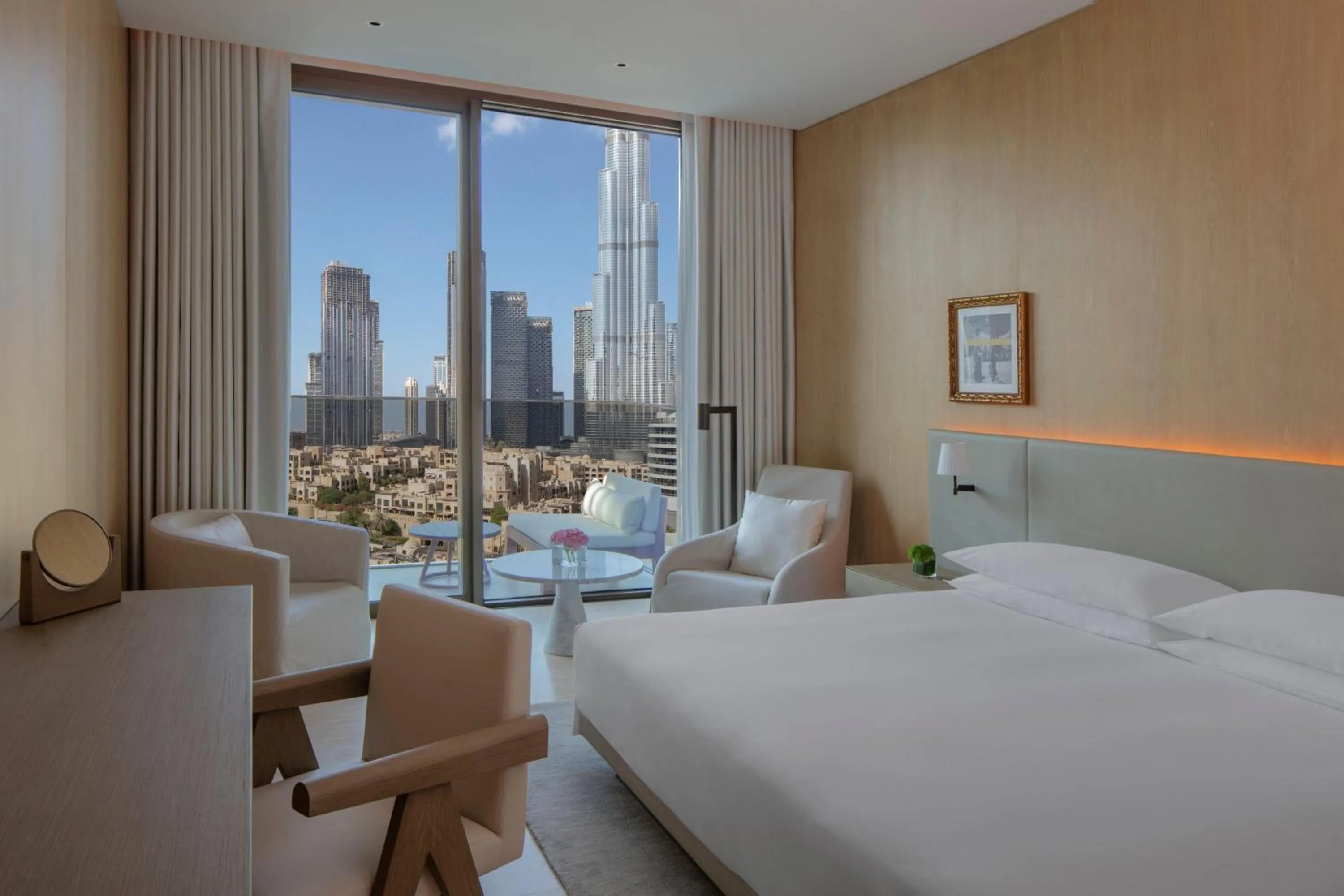 Photo of the whole room, Bed in The Dubai EDITION