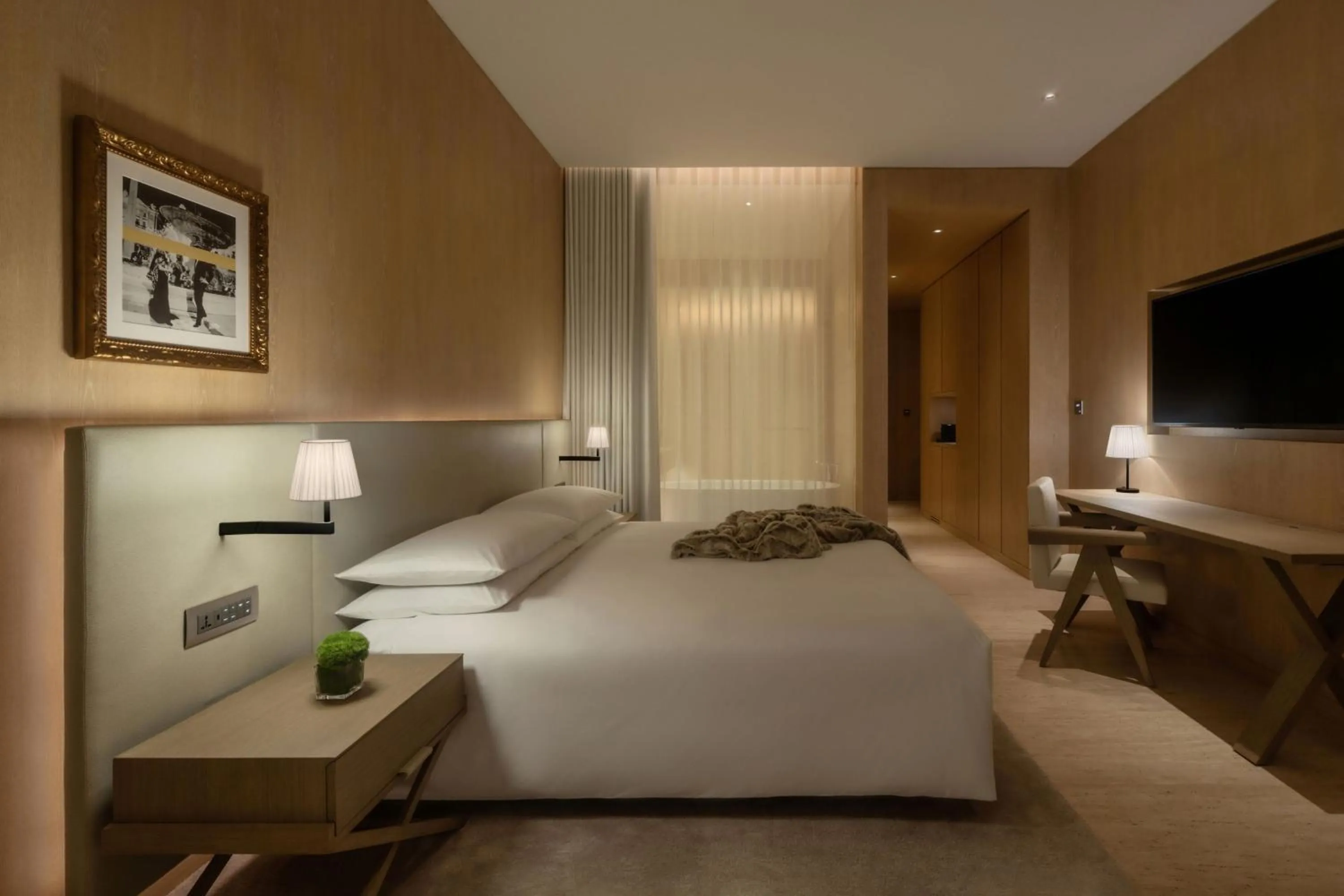 Photo of the whole room, Bed in The Dubai EDITION