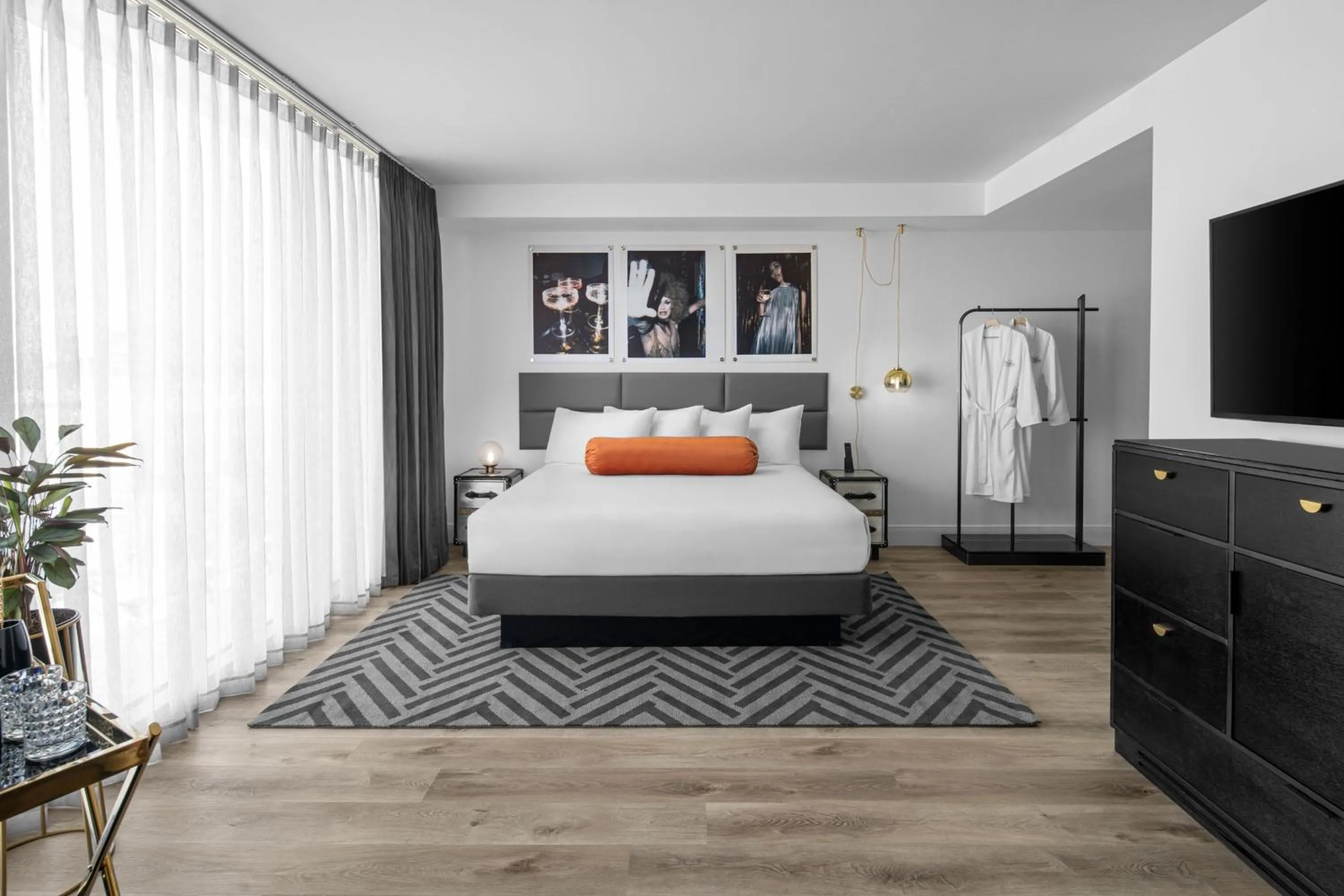 Photo of the whole room, Bed in The ENGLiSH Hotel, Las Vegas, a Tribute Portfolio Hotel