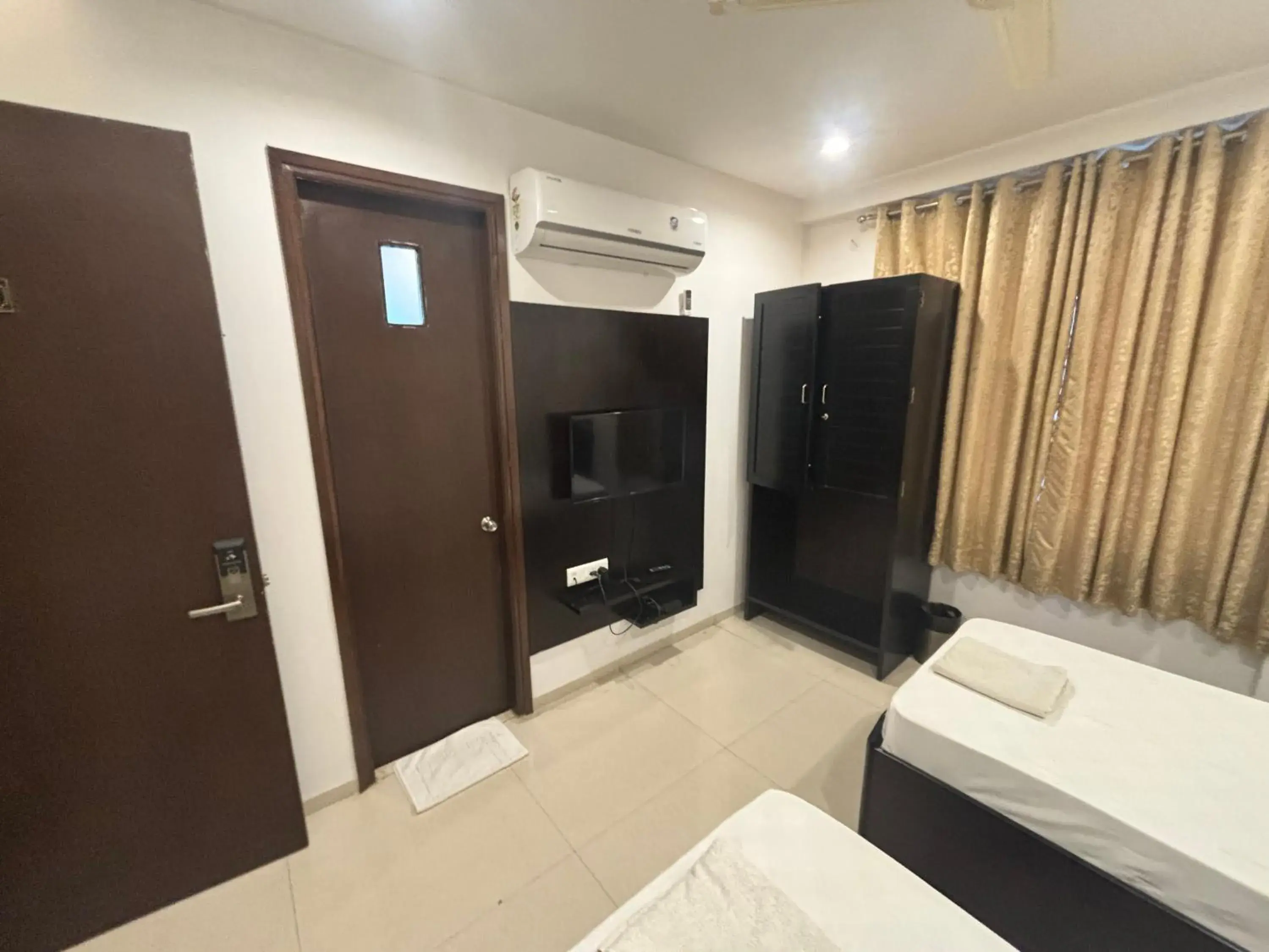 TV and multimedia, Bed in Hotel Life Inn TV and multimedia, Bed in Hotel Life Inn