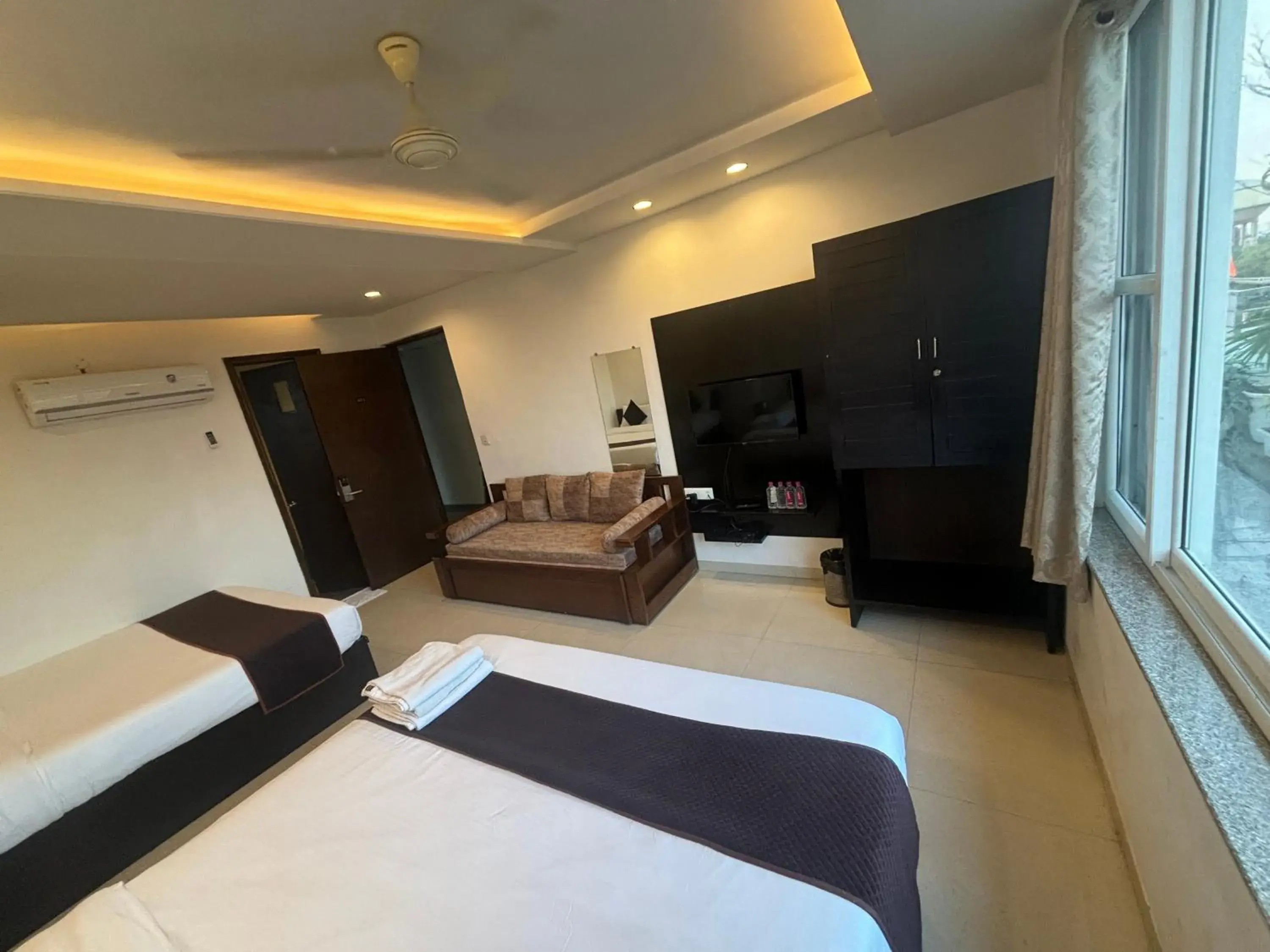 TV and multimedia, Bed in Hotel Life Inn TV and multimedia, Bed in Hotel Life Inn