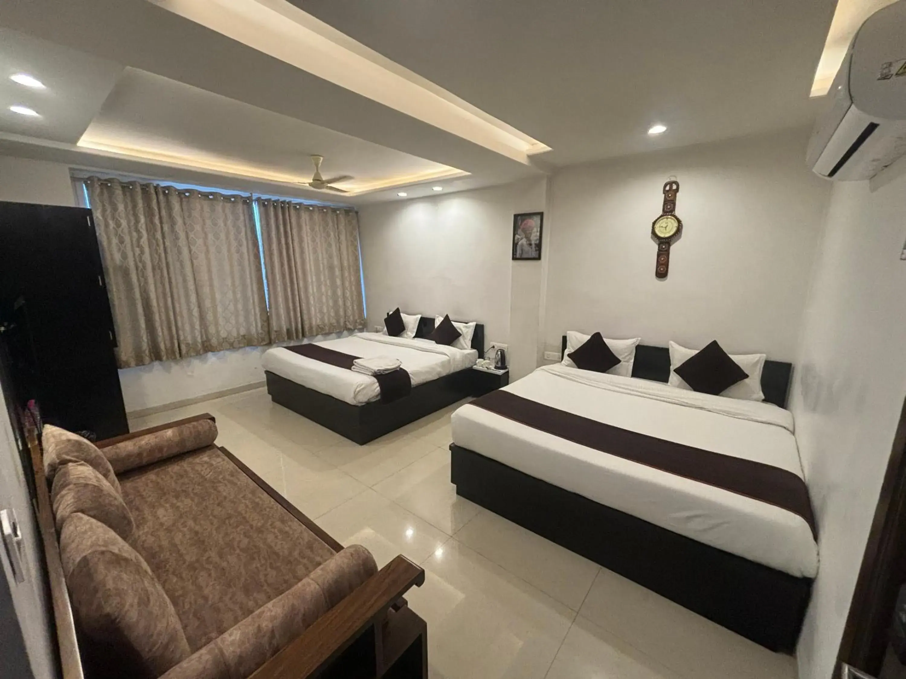 Photo of the whole room, Bed in Hotel Life Inn Photo of the whole room, Bed in Hotel Life Inn