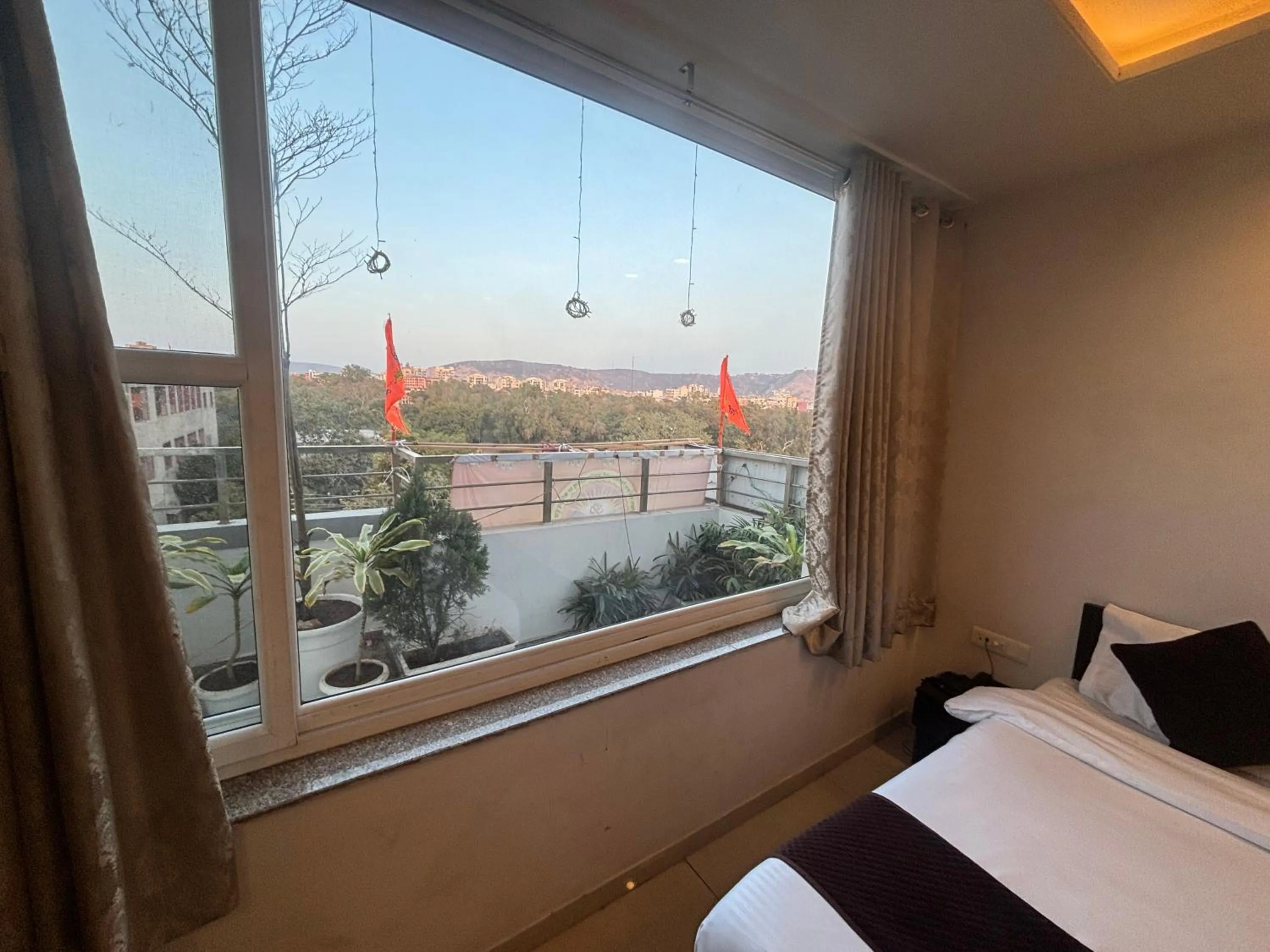 View (from property/room), Bed in Hotel Life Inn