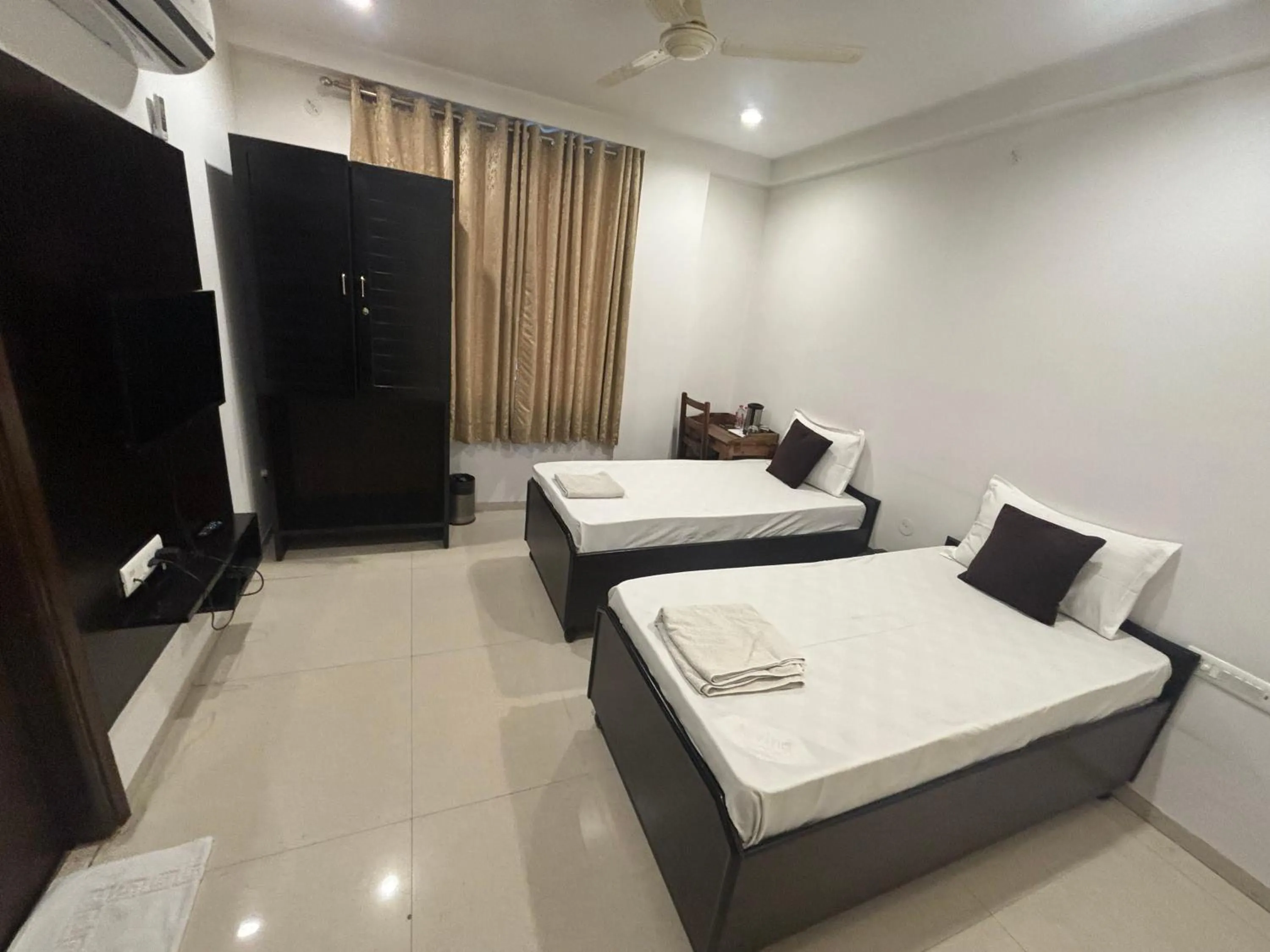 Photo of the whole room, Bed in Hotel Life Inn