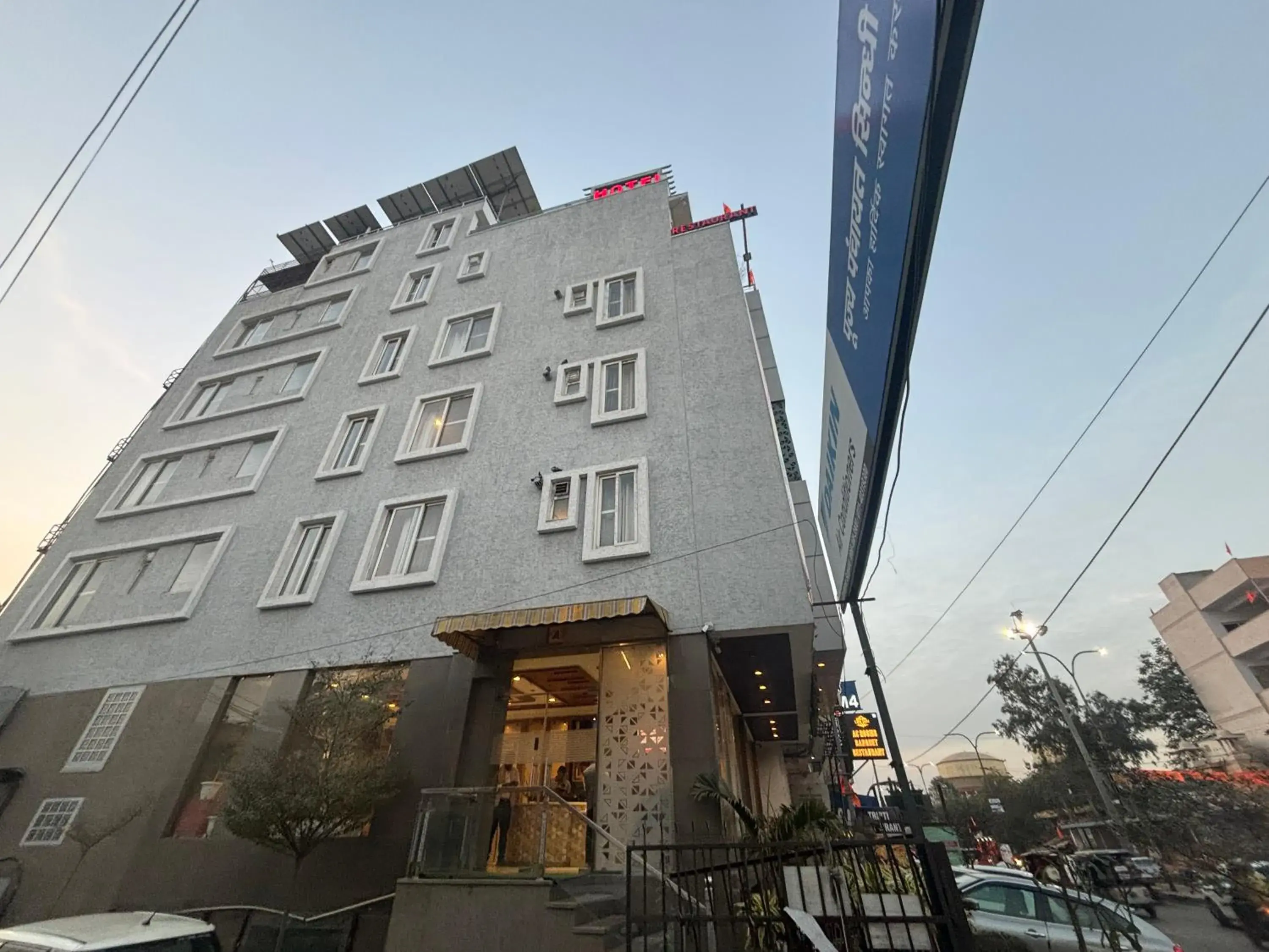 Property building in Hotel Life Inn Property building in Hotel Life Inn