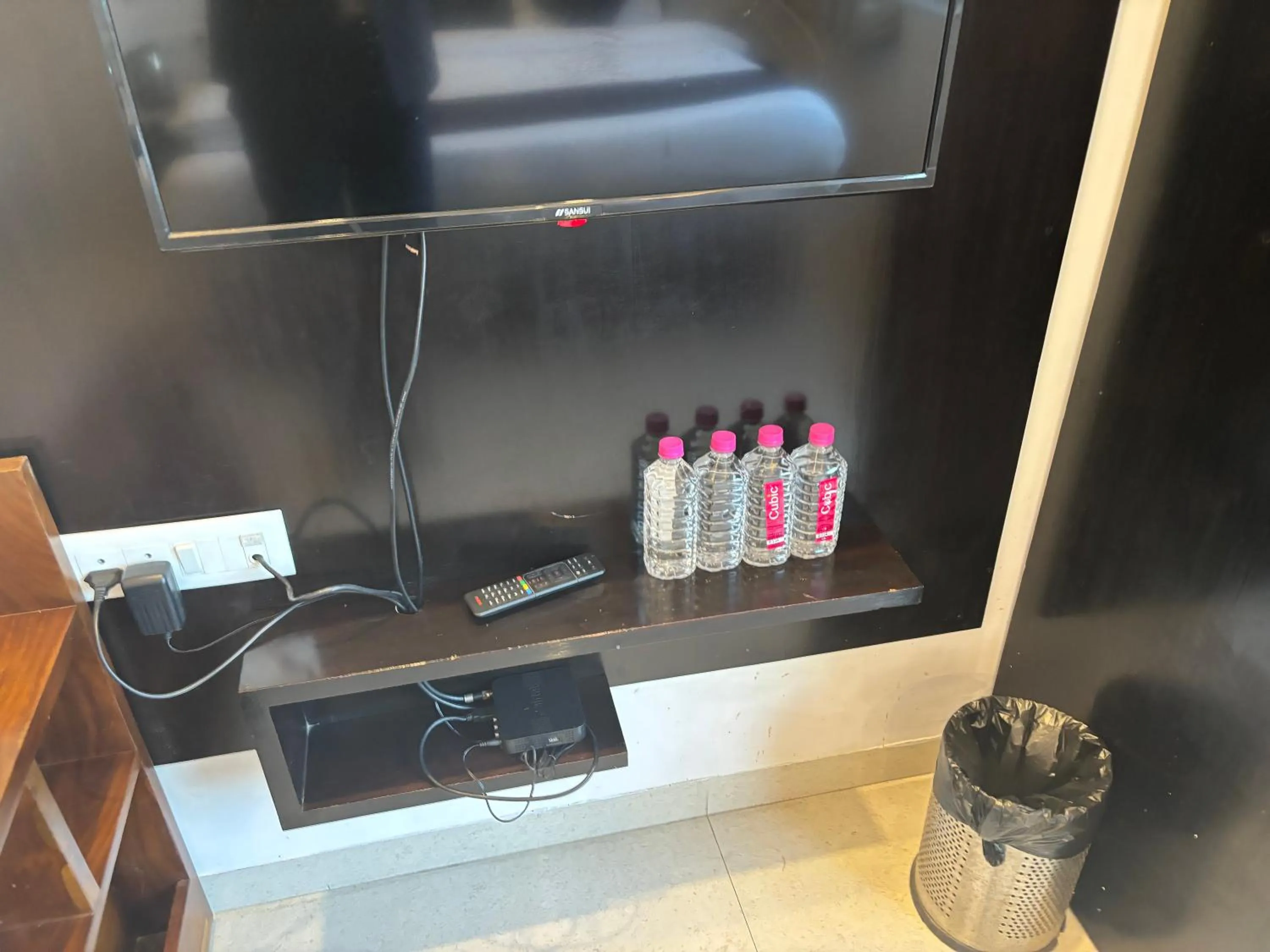 TV and multimedia in Hotel Life Inn