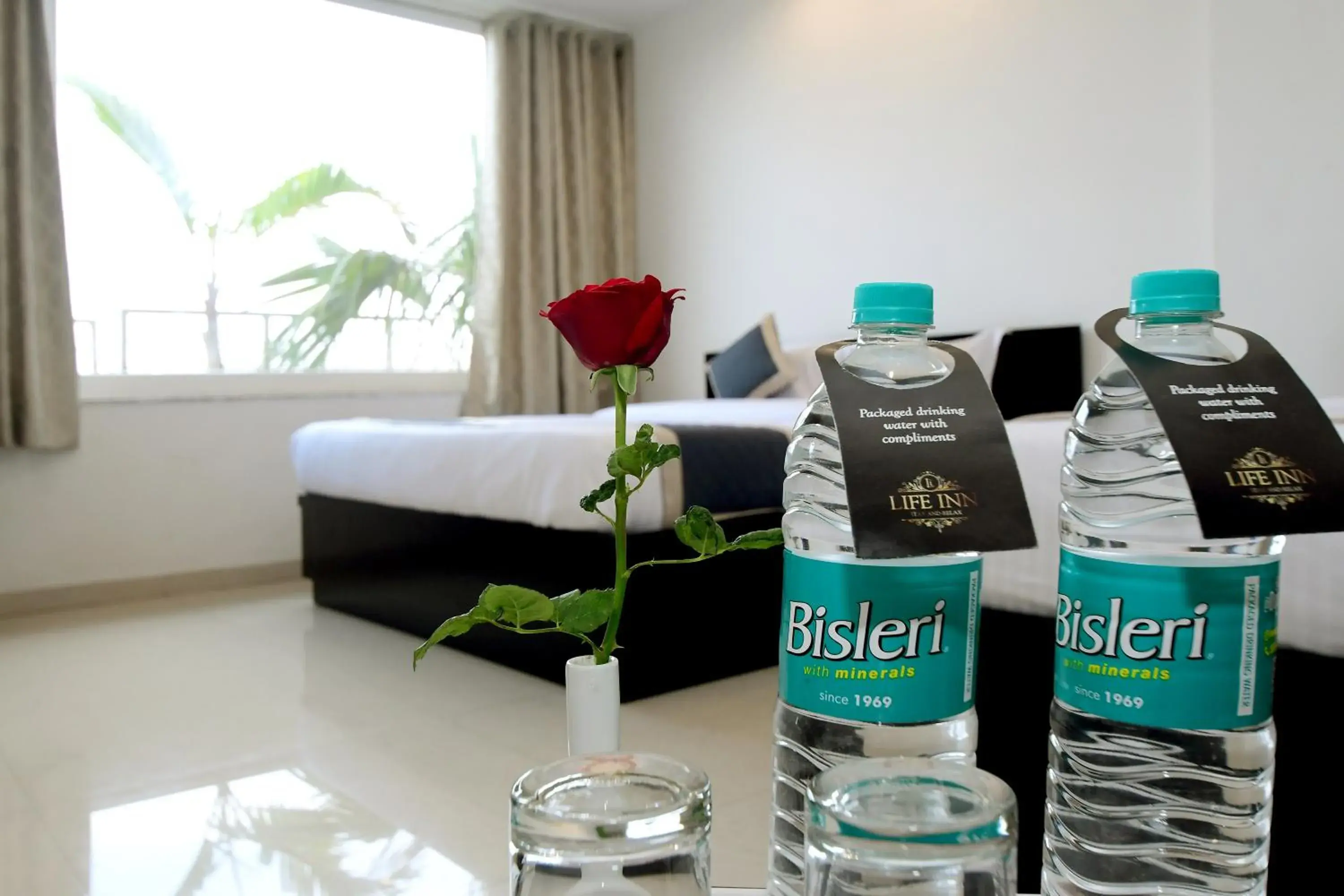 Bathroom, Bed in Hotel Life Inn Bathroom, Bed in Hotel Life Inn