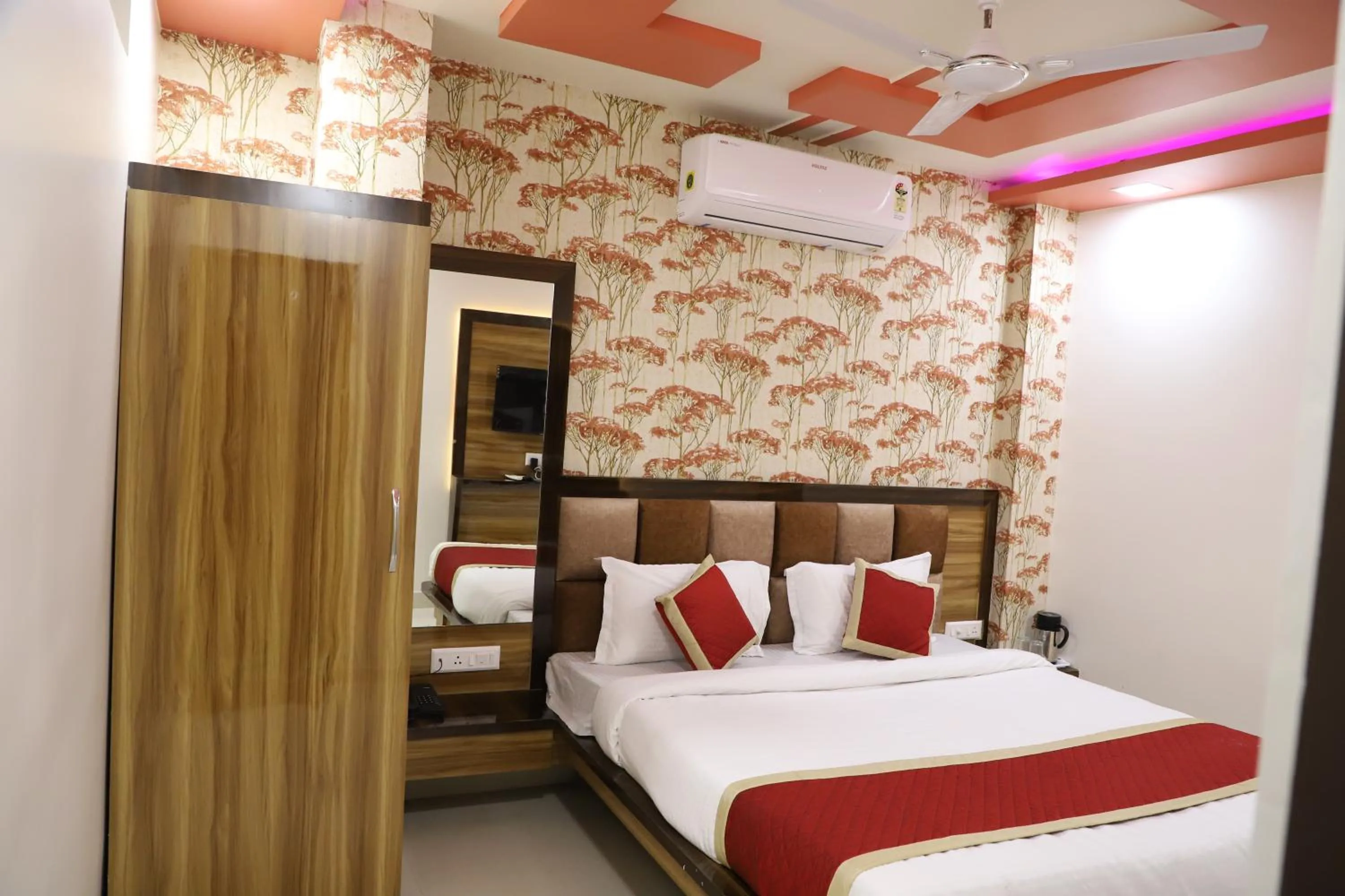 Photo of the whole room, Bed in HOTEL SHEEBA