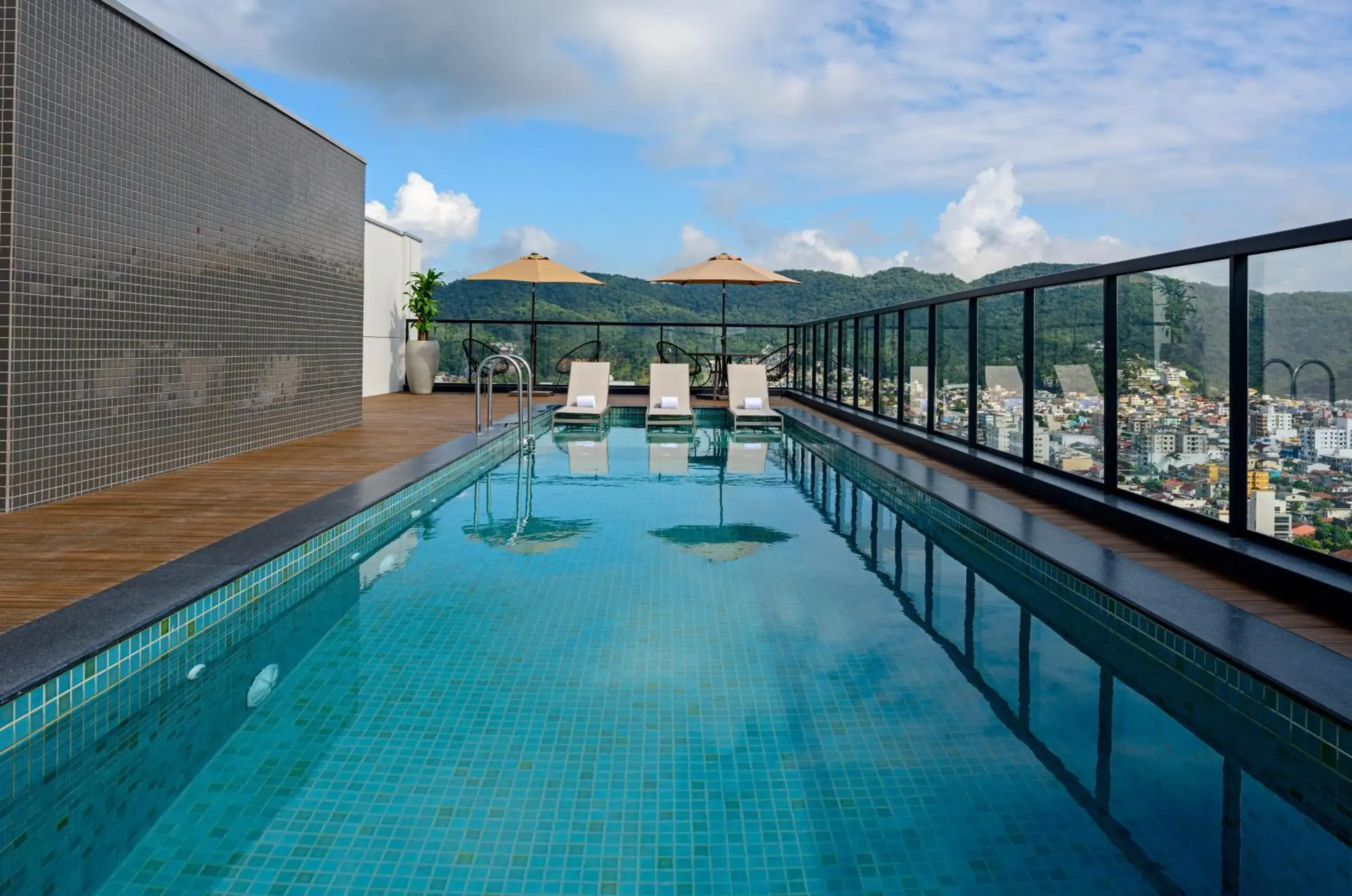 Swimming pool in Ibis Balneario Camboriu Swimming pool in Ibis Balneario Camboriu