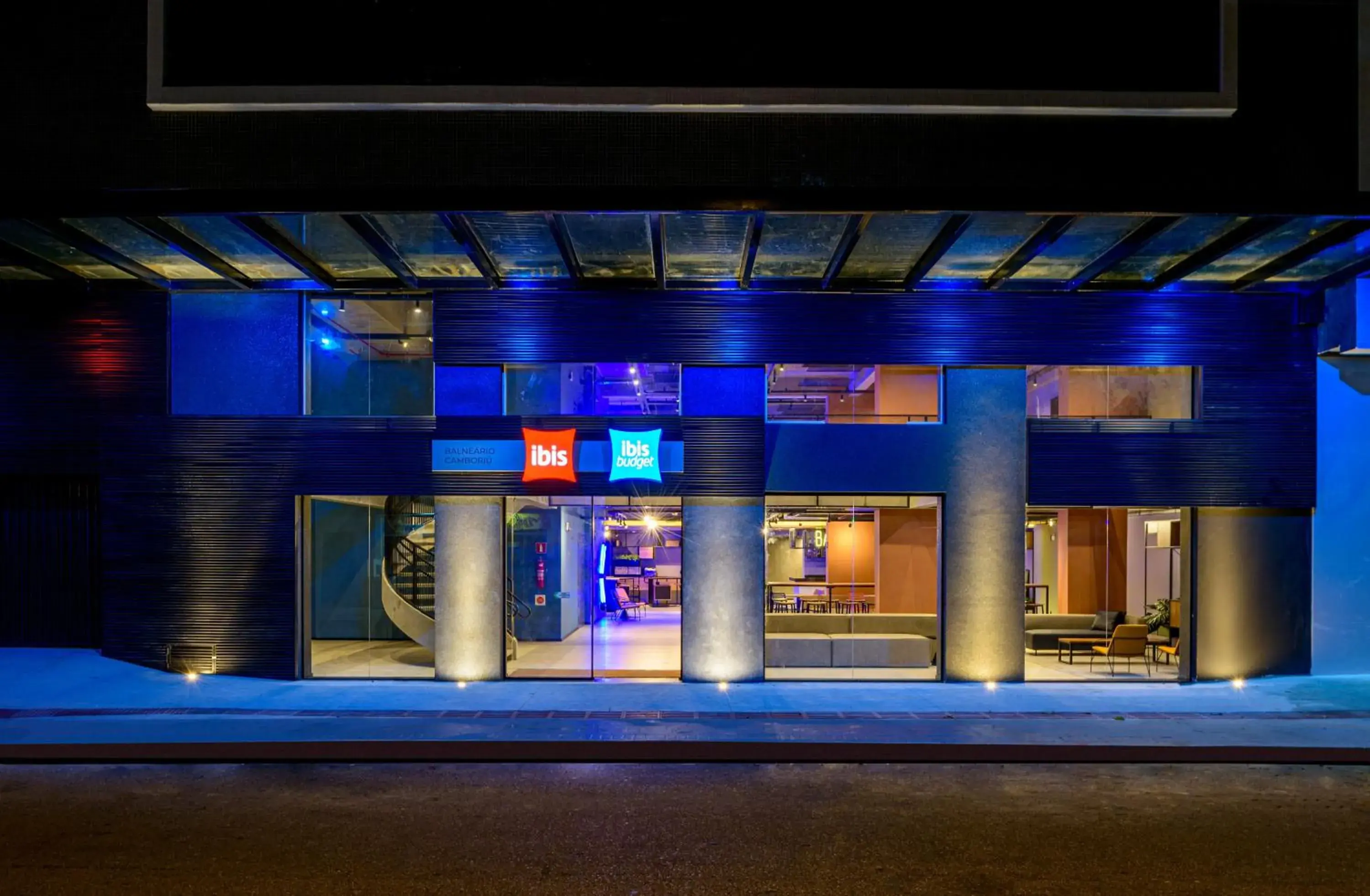 Facade/entrance in Ibis Balneario Camboriu Facade/entrance in Ibis Balneario Camboriu