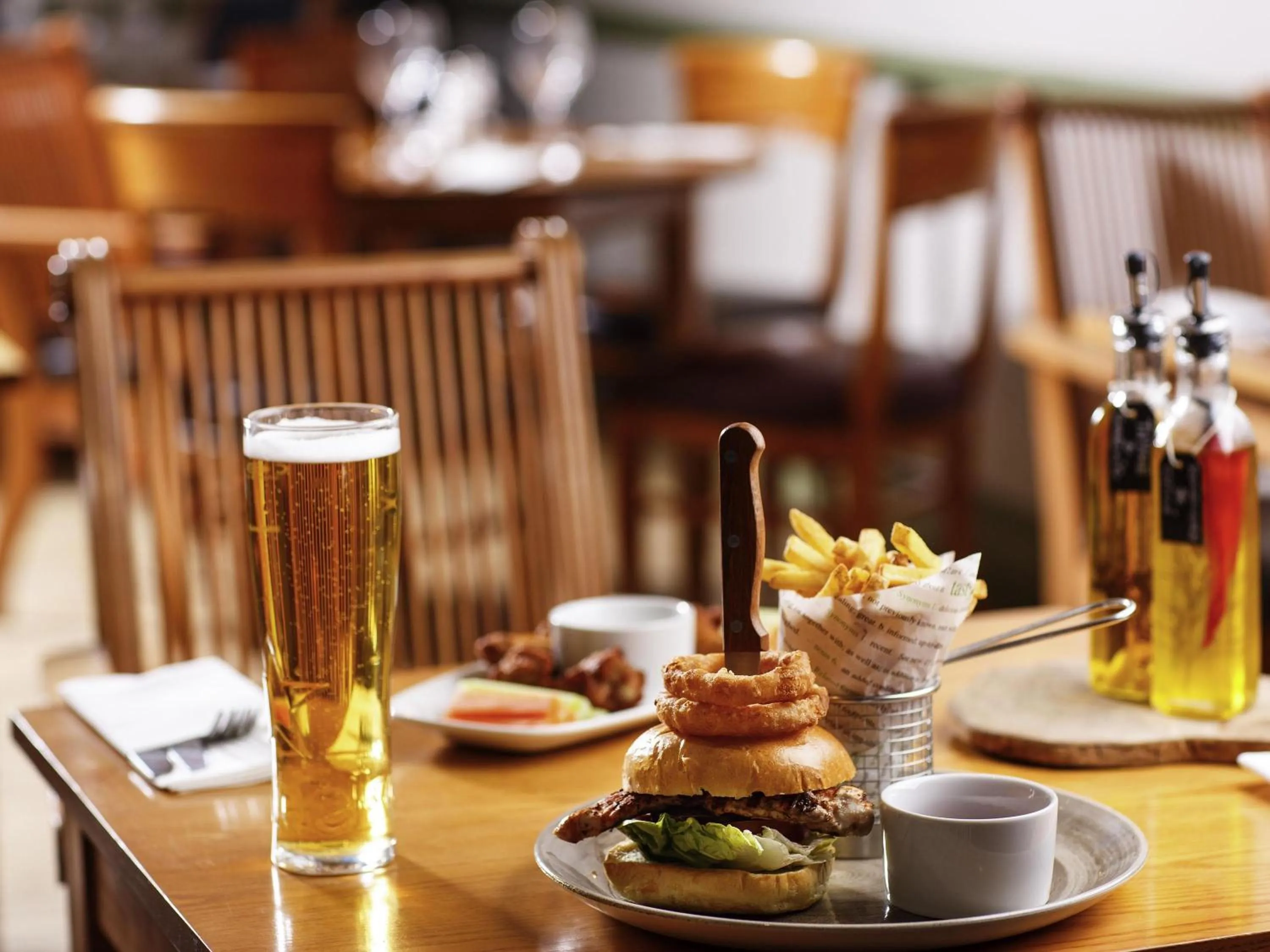 Lounge or bar in ibis budget London Heathrow Central