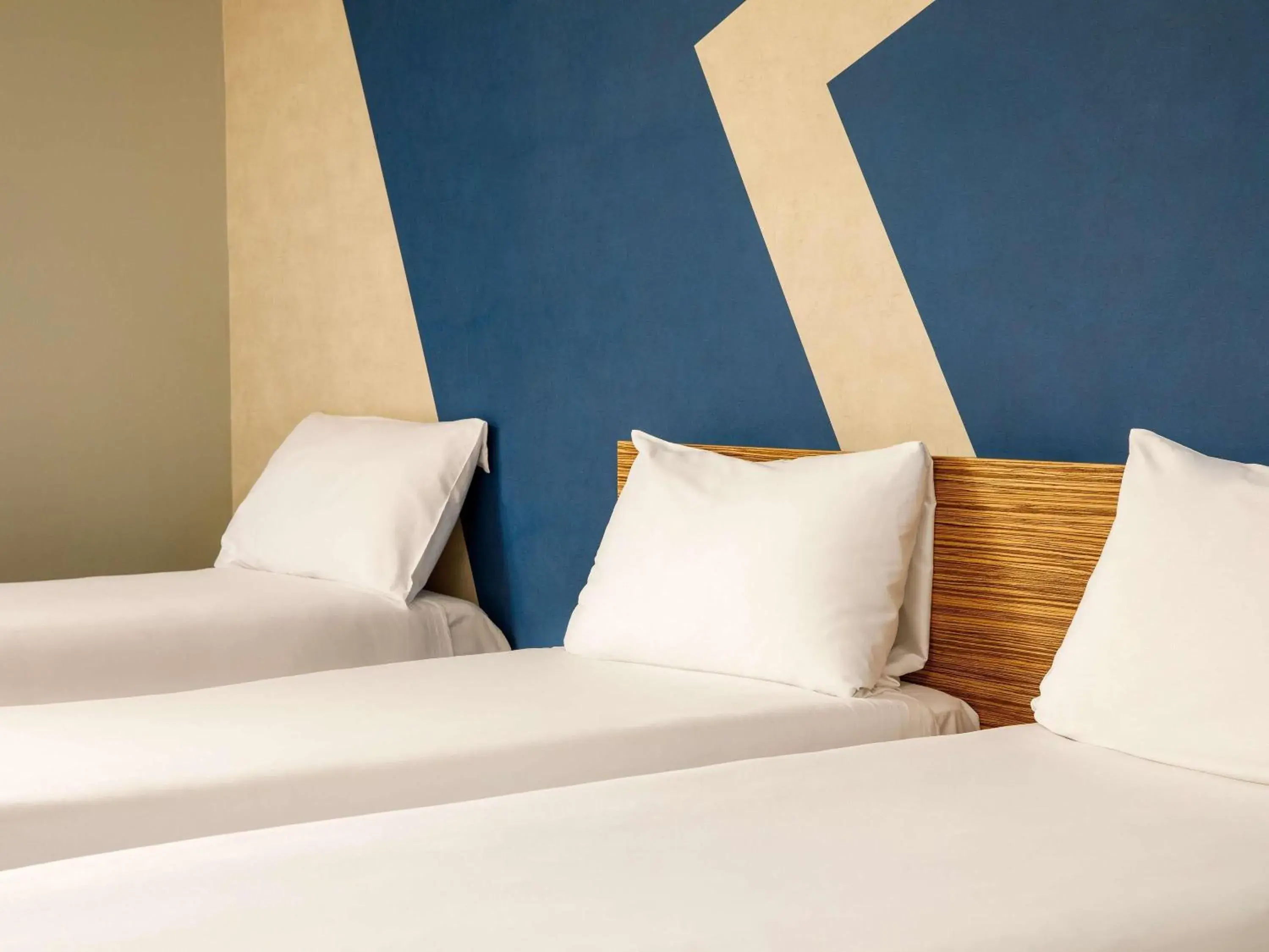 Bedroom, Bed in ibis budget London Heathrow Central Bedroom, Bed in ibis budget London Heathrow Central