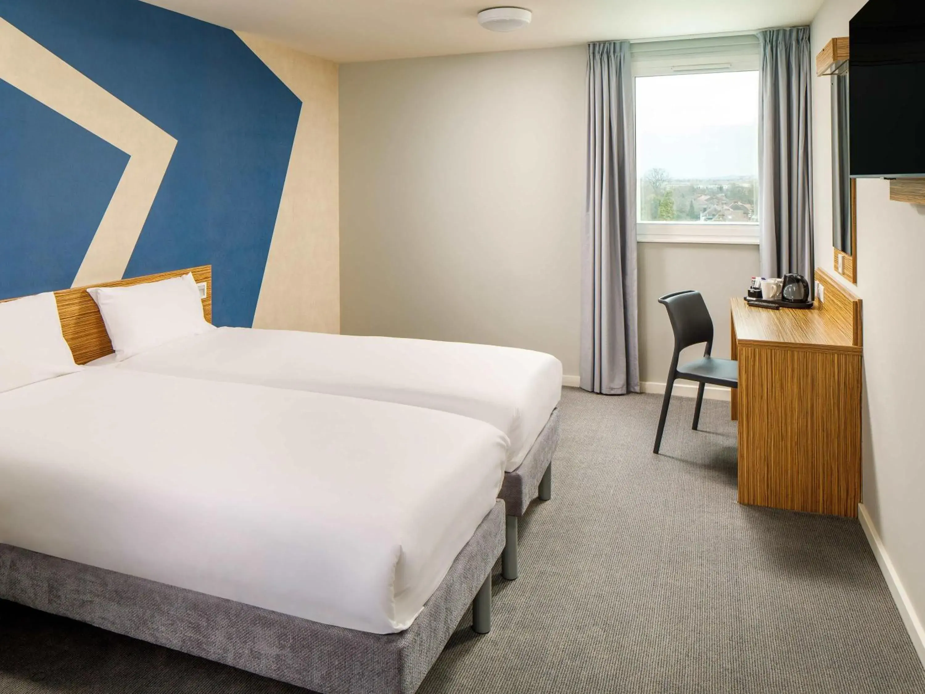 Bedroom, Bed in ibis budget London Heathrow Central Bedroom, Bed in ibis budget London Heathrow Central